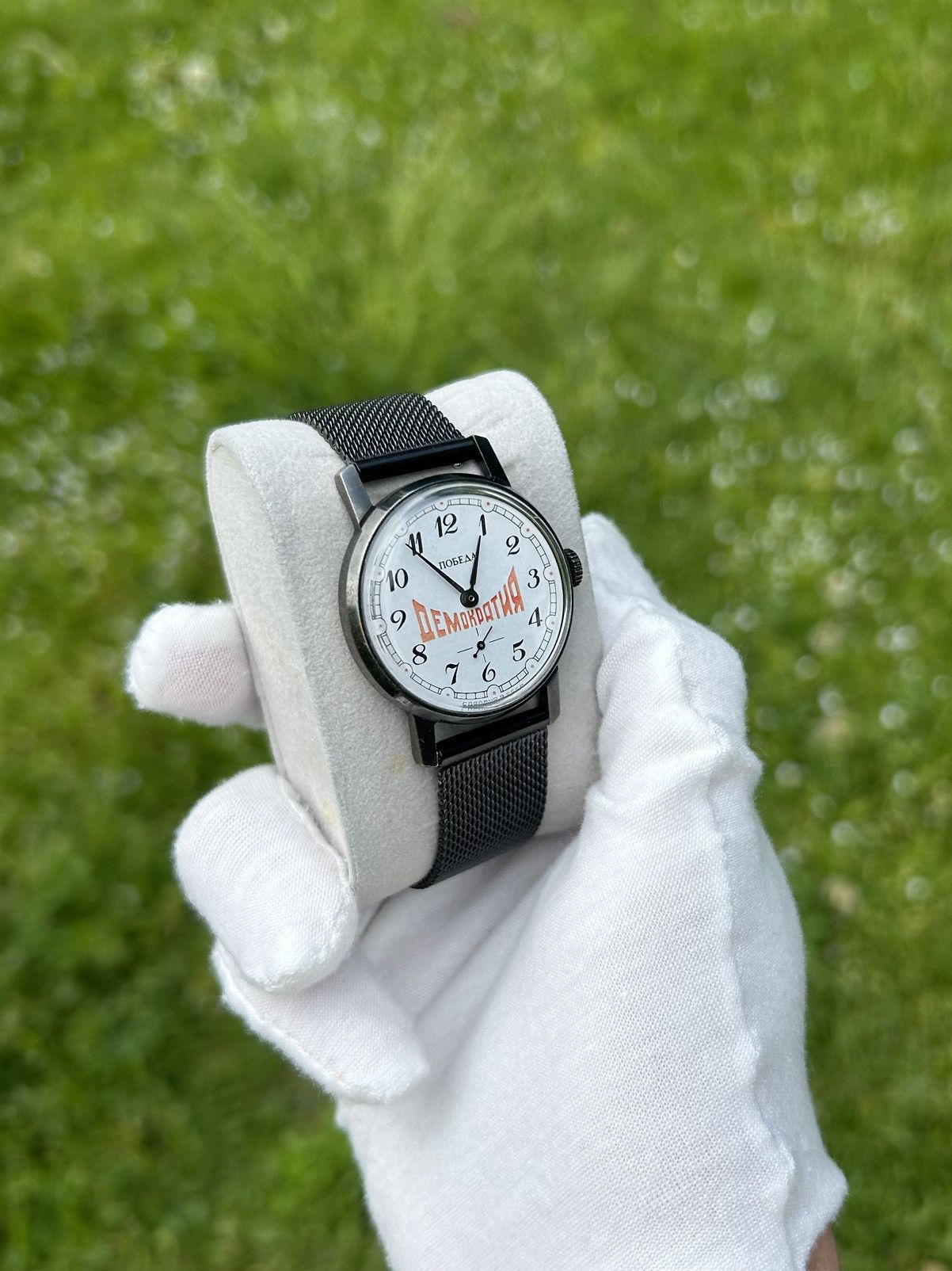 Vintage Vintage Watch Pobeda Soviet USSR Mechanical Wristwatch 1980s Size ONE SIZE - 4 Thumbnail