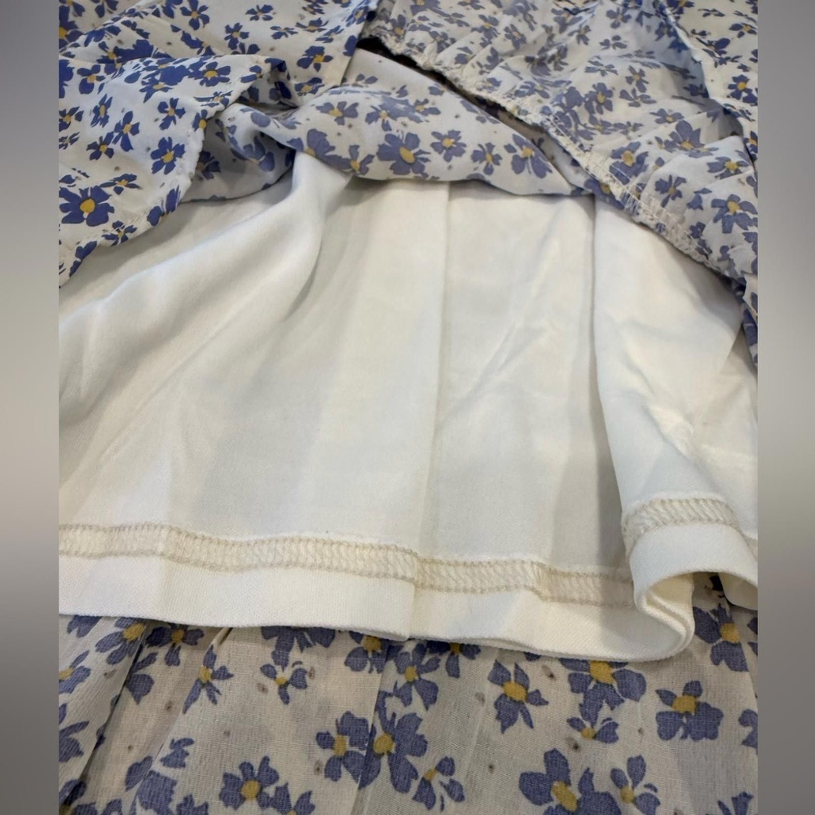 Mercedes-Benz &merci floral midi dress ruffled smocked shabby chic SZ LG Size L / US 10 / IT 46 - 7 Thumbnail