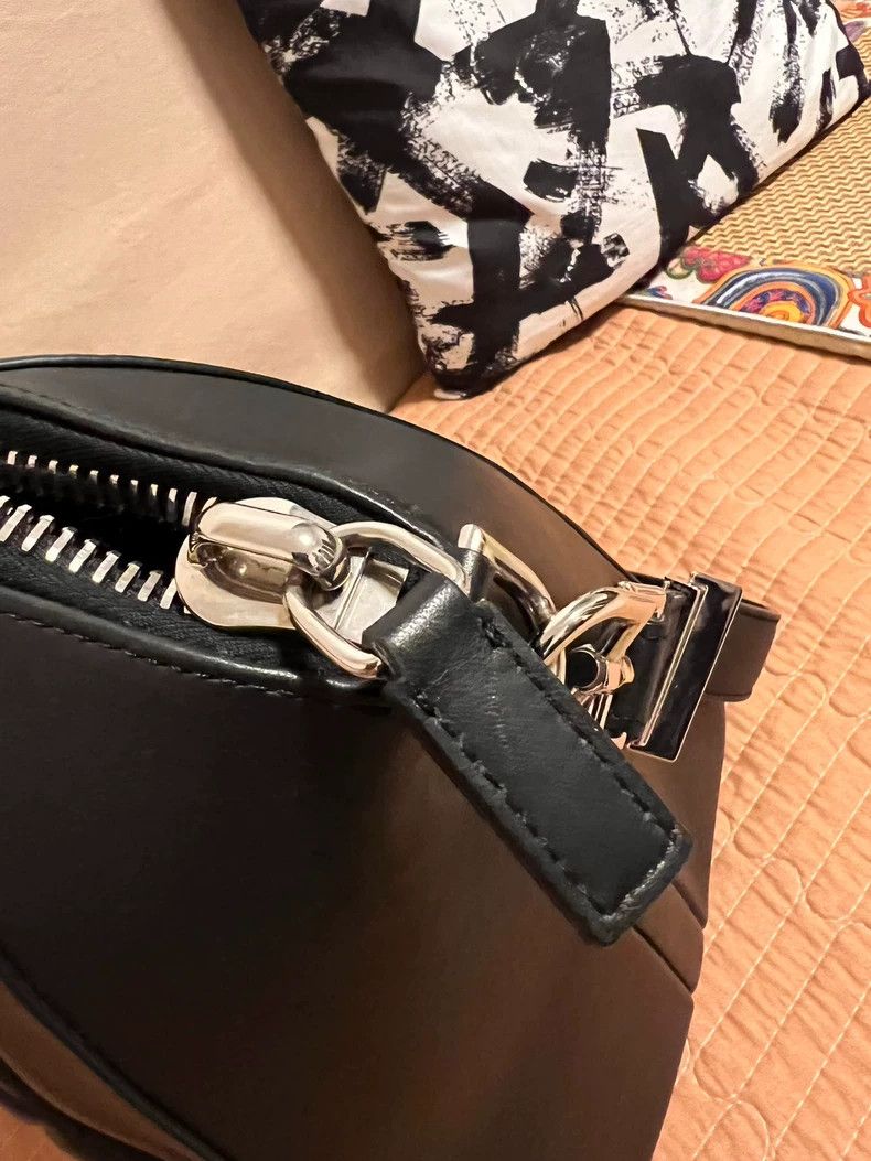 Givenchy Givenchy Ladies Bag! Suitable for Commuting! Comes with Du Size ONE SIZE - 4 Thumbnail