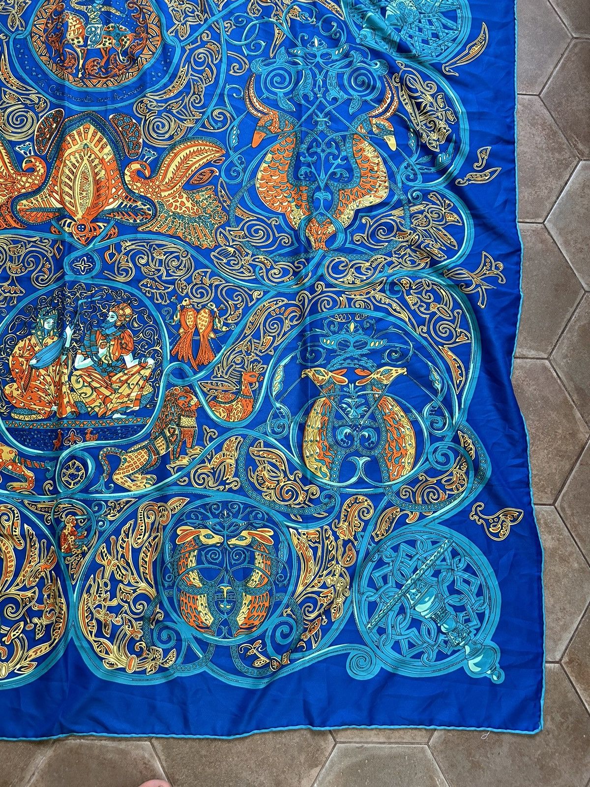 Hermes VINTAGE AUTHENTIC 100% SILK LA CHARMANTE AUX ANIMAUX SCARF Size ONE SIZE - 5 Thumbnail