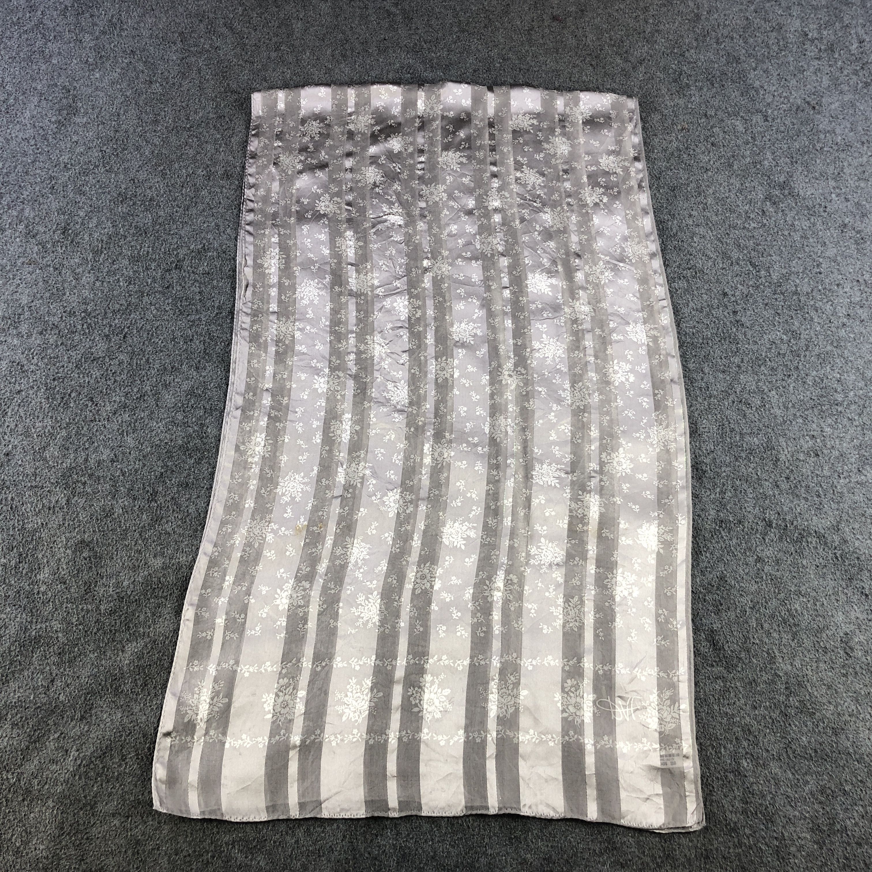 Diane von Furstenberg Diane von Furstenberg Floral Silk Stole Silk Scarf M1398 Size ONE SIZE - 2 Thumbnail