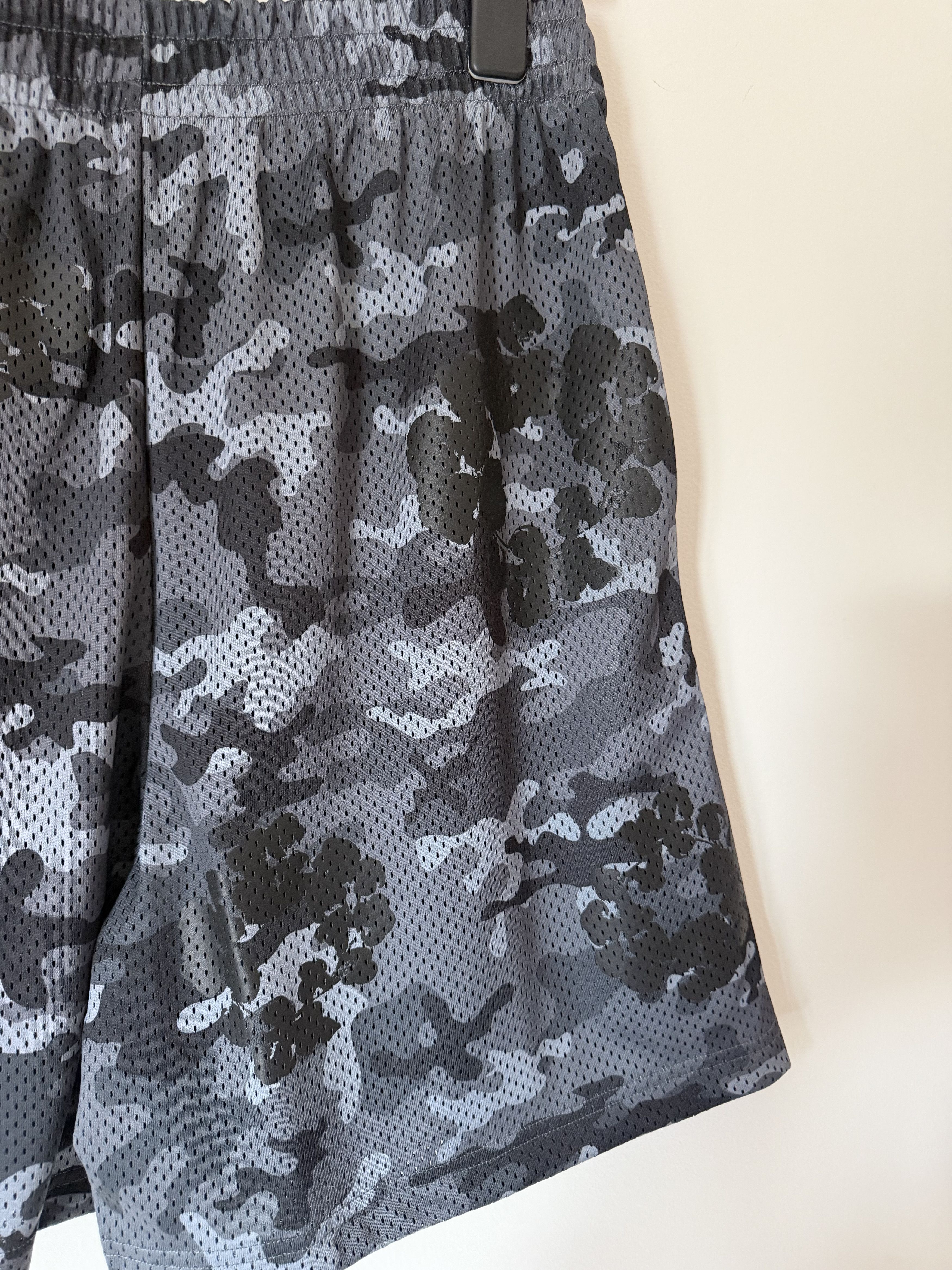 DENIM TEARS Denim Tears Cotton Wreath Camo Shorts in Black Size US 32 / EU 48 - 5 Thumbnail
