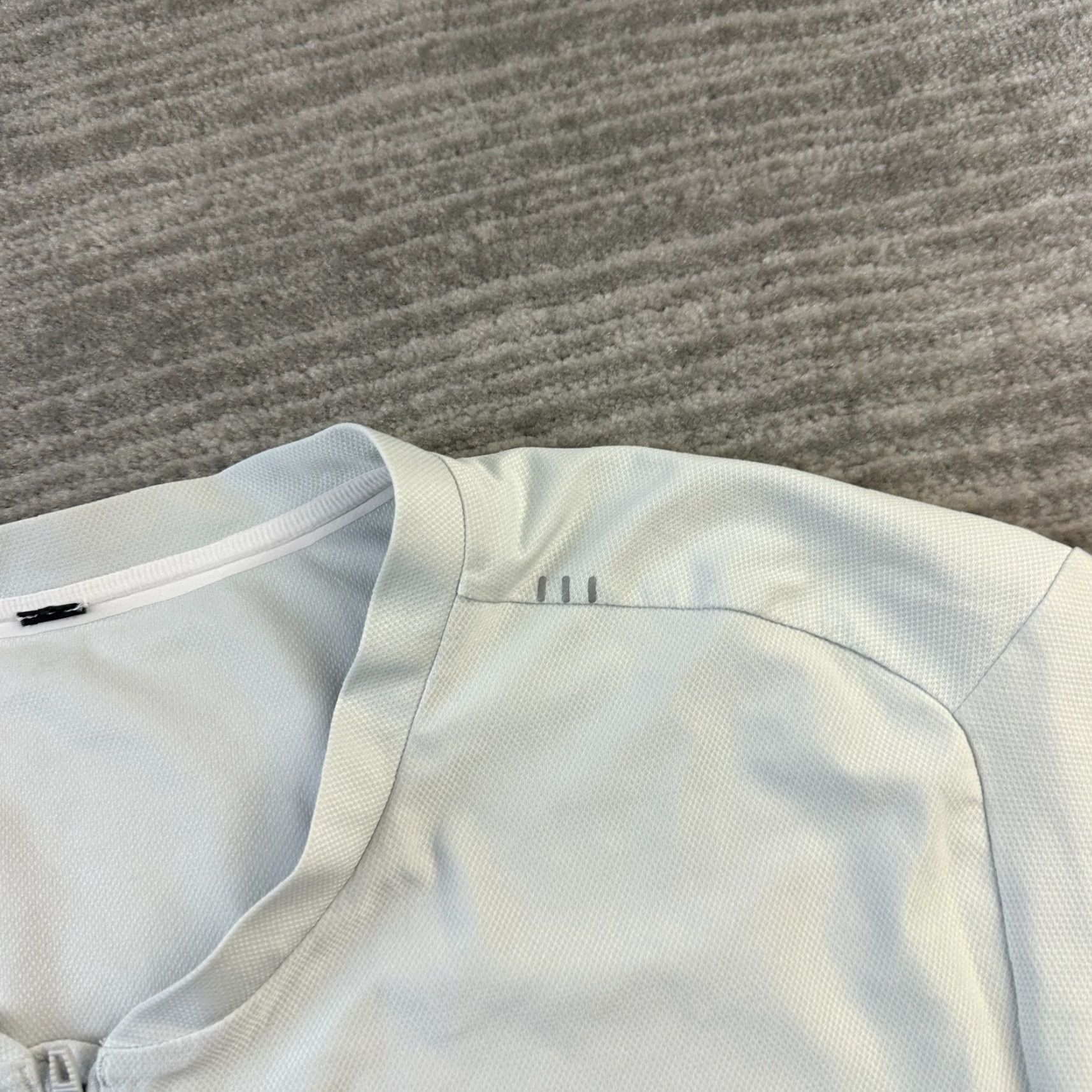Lululemon Lululemon Shirt Mens Large Vented Short Sleeve 1/4 Zip T-Shirt Grey Polyester Knit Gym Yoga Ventilated Hiking Sports Lightweight Seasonal 90s? Size US L / EU 52-54 / 3 - 4 Thumbnail