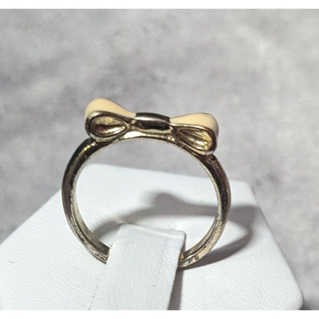 Other Minimalist Coquette Silver Tone And Cream Bow Ring Size 7 Size ONE SIZE - 10 Thumbnail