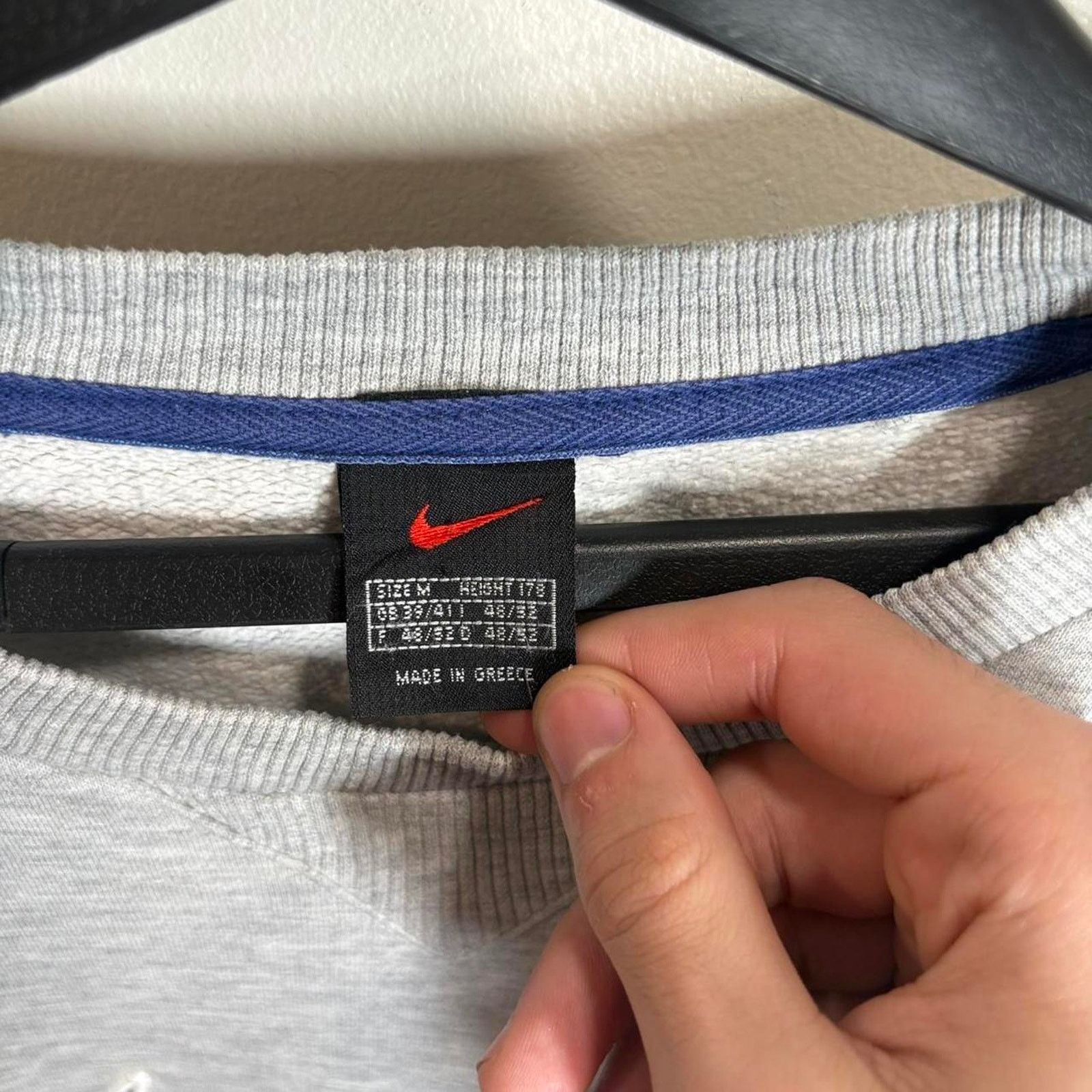 Nike Vintage nike grey big center center swoosh crewneck 90’s M Size US M / EU 48-50 / 2 - 3 Thumbnail