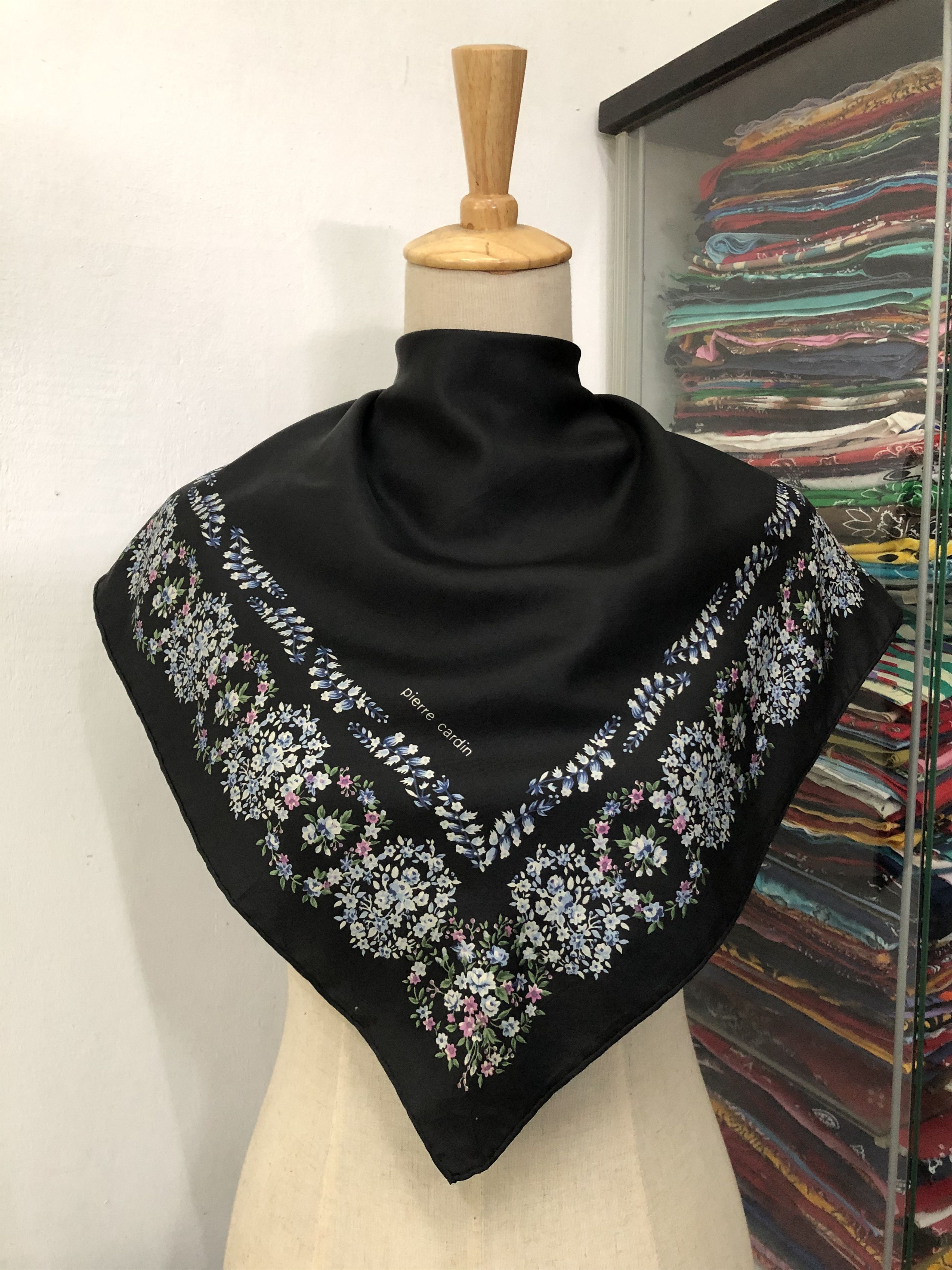 Pierre Cardin × Vintage Vintage Pierre Cardin Silk Scarf Size ONE SIZE - 1 Thumbnail