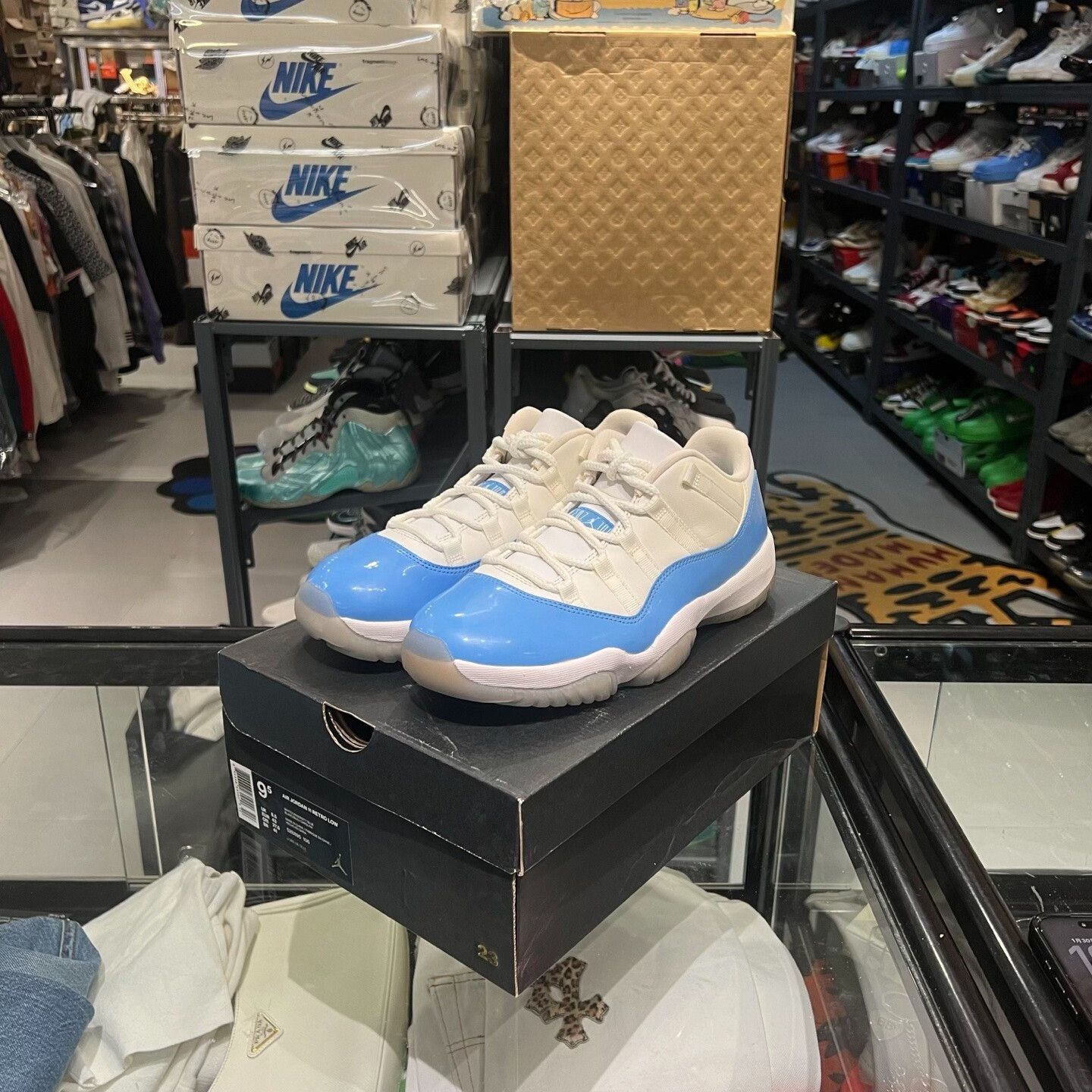 Nike Nike Blue Lowtop Sneakers 10 Men Size US 10 / EU 43 - 1 Thumbnail
