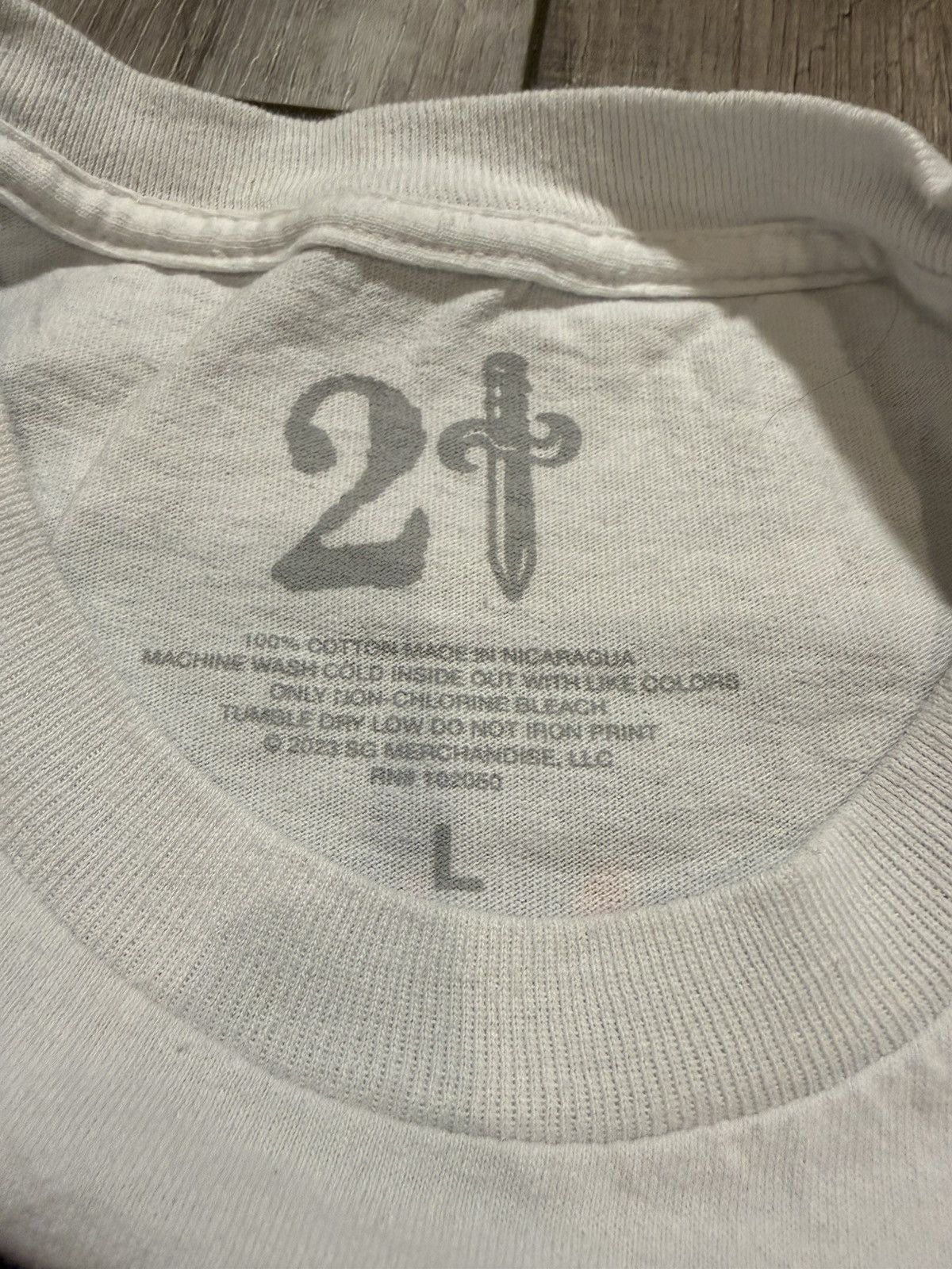 Drake 21 Savage and Drake "It's All A Blur" Tour shirt size L Size US L / EU 52-54 / 3 - 2 Thumbnail