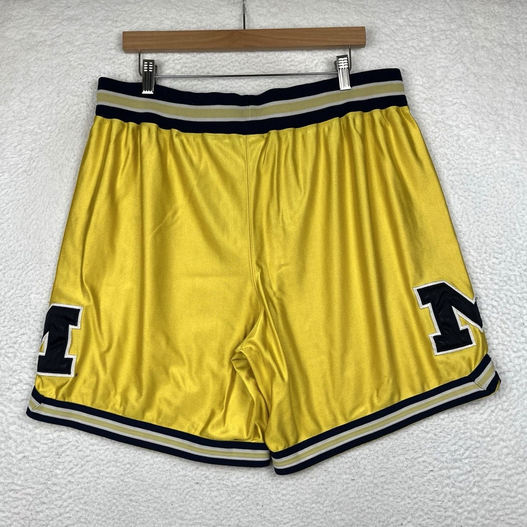 Nike VINTAGE Nike Shorts Mens L Yellow 90s University Michigan Wolverines Fab Basketball Large Size US 33 - 5 Thumbnail