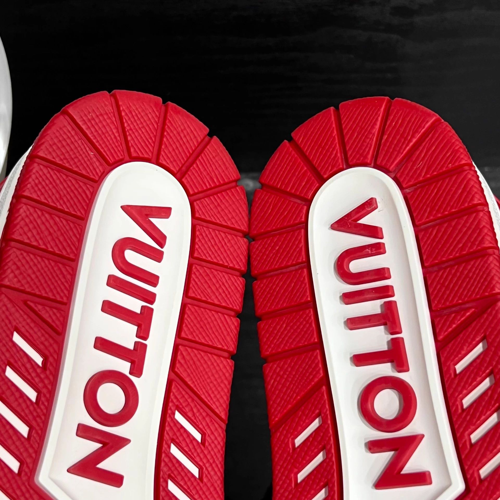 Unknown London LV Trainer 40.5 White Red Embossed Mint Size US 7.5 / EU 40-41 - 6 Thumbnail