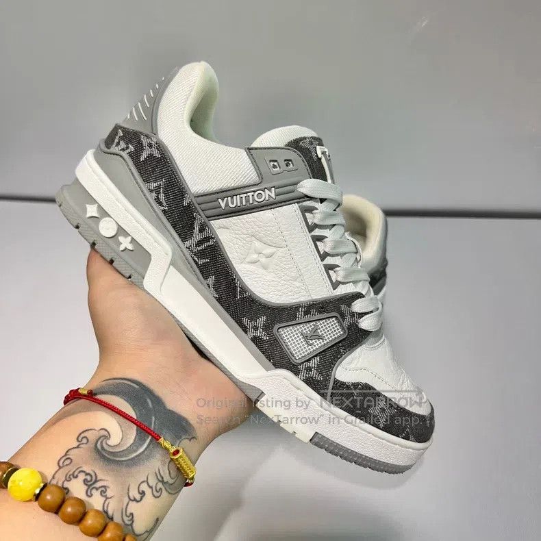 Louis Vuitton Louis Vuitton White and Grey denim shoes Size US 5 / EU 37 - 9 Thumbnail