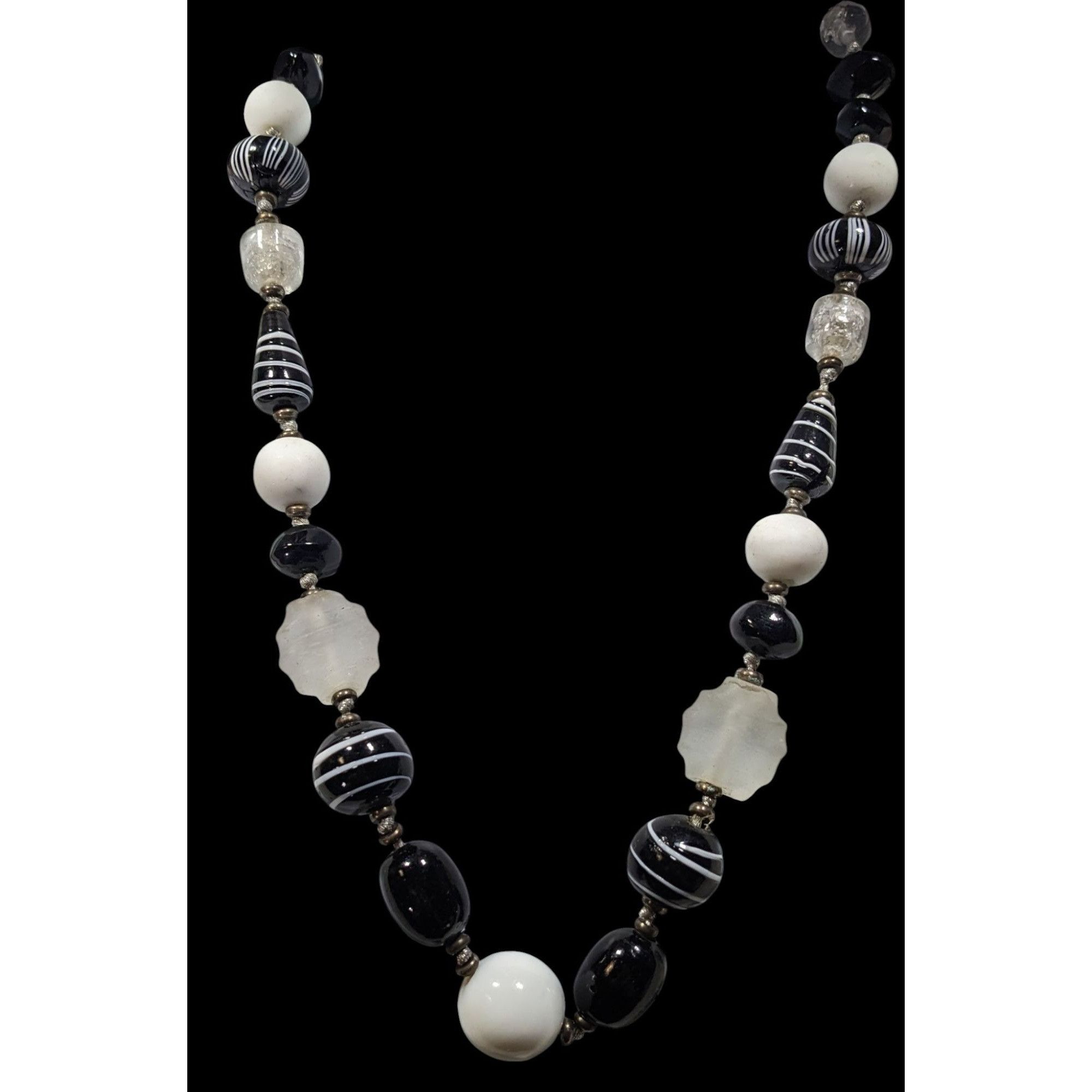 Handmade Handmade Chunky Black And White Glass Beaded Necklace Size ONE SIZE - 4 Thumbnail