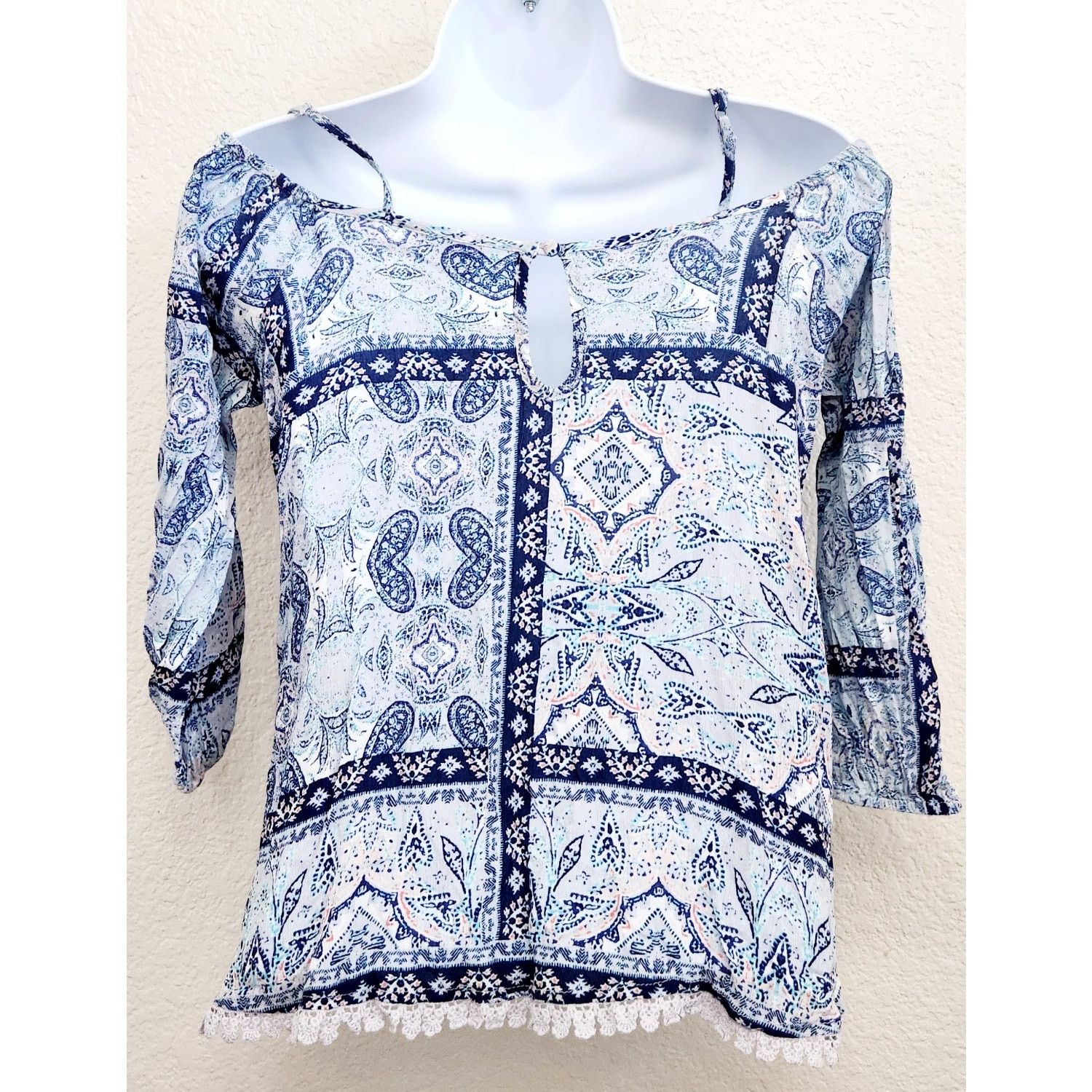 Other Bethany Mota Blue Pink Paisley Print Cold Shoulder Top XS Size XS / US 0-2 / IT 36-38 - 4 Thumbnail