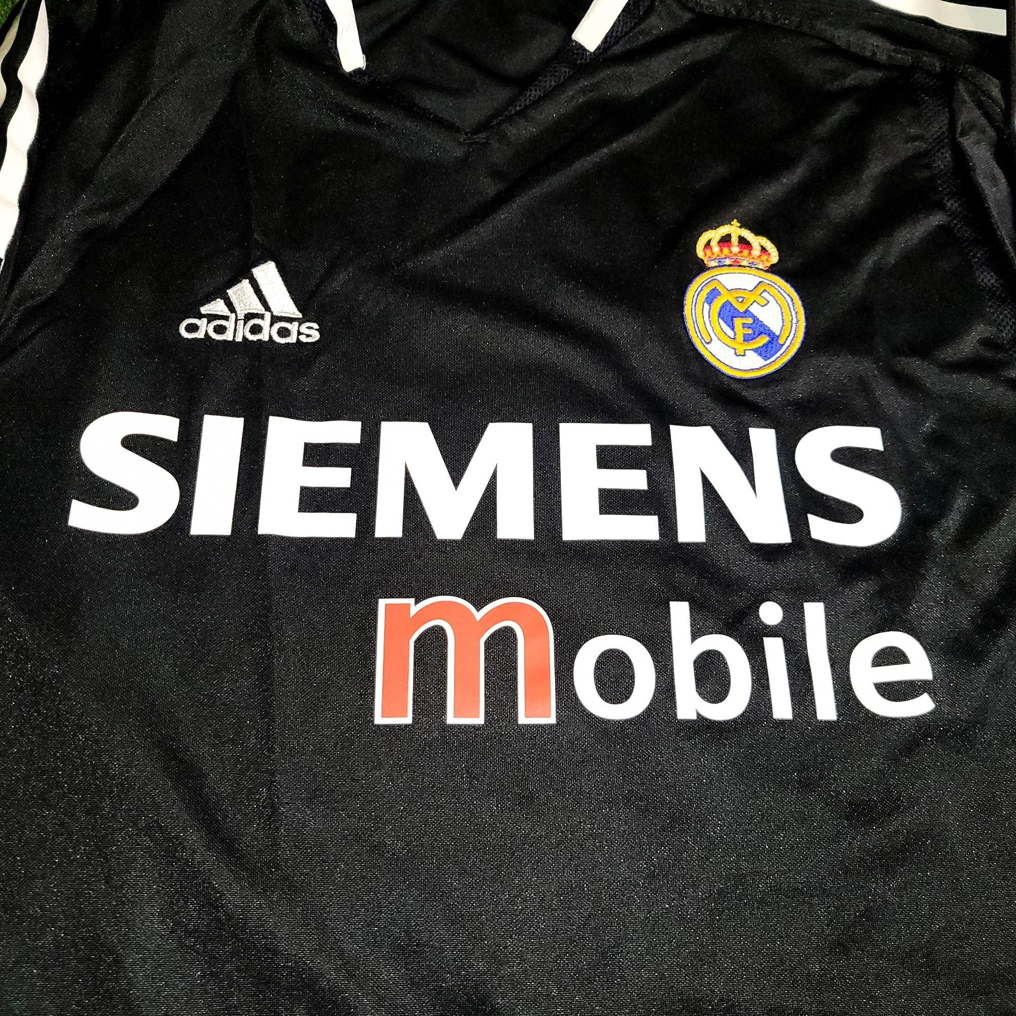 Adidas Ronaldo Real Madrid 2004 2005 Away Soccer Jersey Shirt M Size US M / EU 48-50 / 2 - 3 Thumbnail