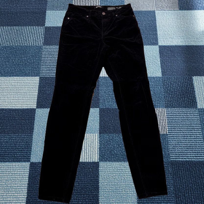 Vintage Buffalo Women's Pants Corduroy Skinny Mid Rise Black 4/27 Slim Stretch Inseam 29" 27" Waist Button Zip Pockets Shaping Easy Care Fall Winter Size 27" / US 4 / IT 40 - 1 Thumbnail