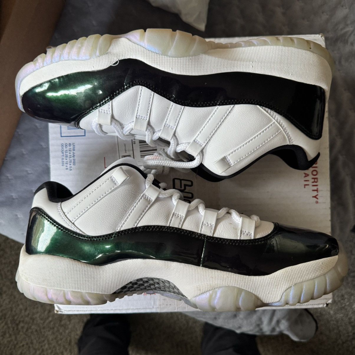 Nike JORDAN 11 RETRO LOW 'EMERALD' Size US 9.5 / EU 42-43 - 3 Thumbnail