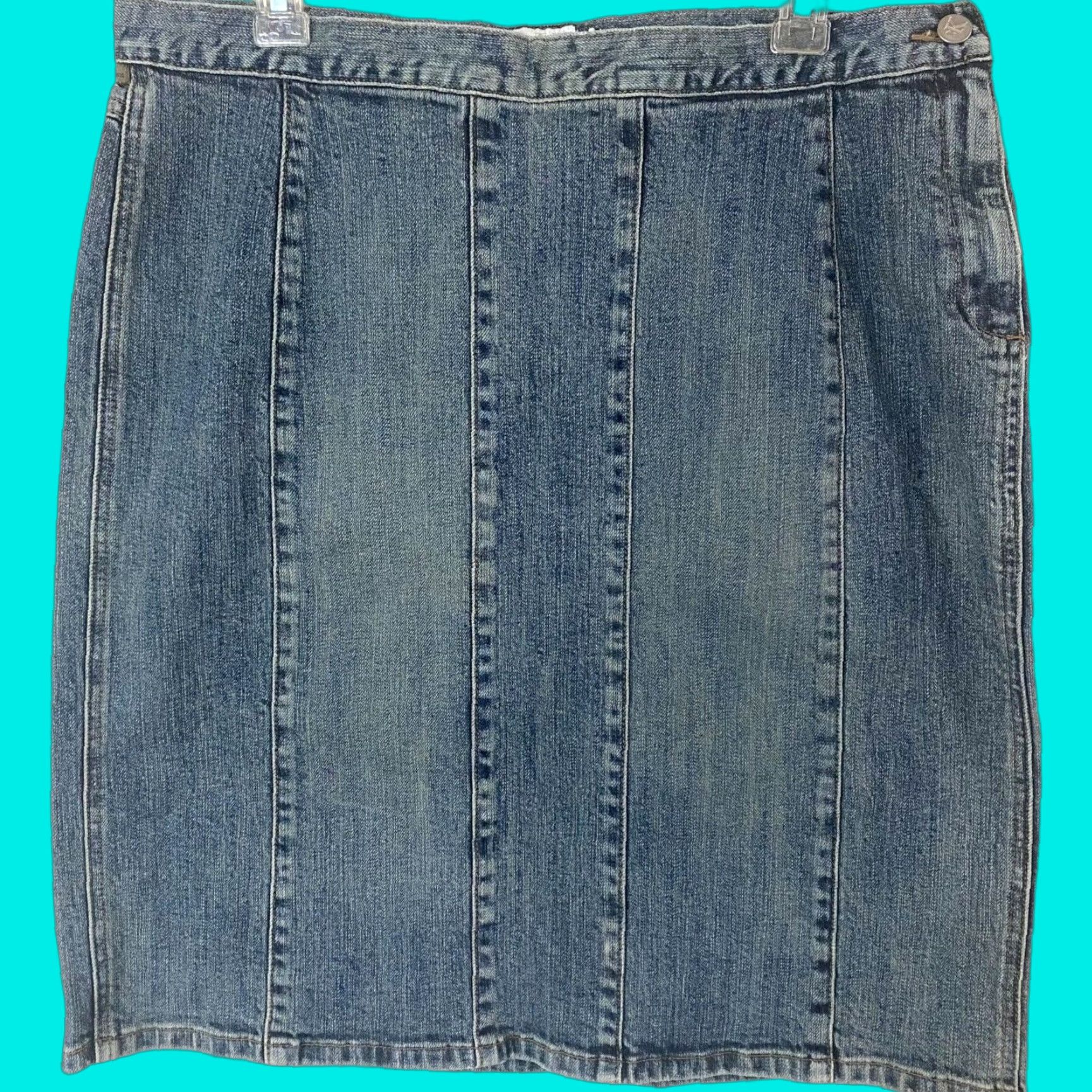 Calvin Klein VINTAGE Calvin Klein Denim Skirt Women Size 16 Short Blue Y2K 98% Cotton 2% Elastane Size 38" / US 16 / IT 52 - 1 Thumbnail