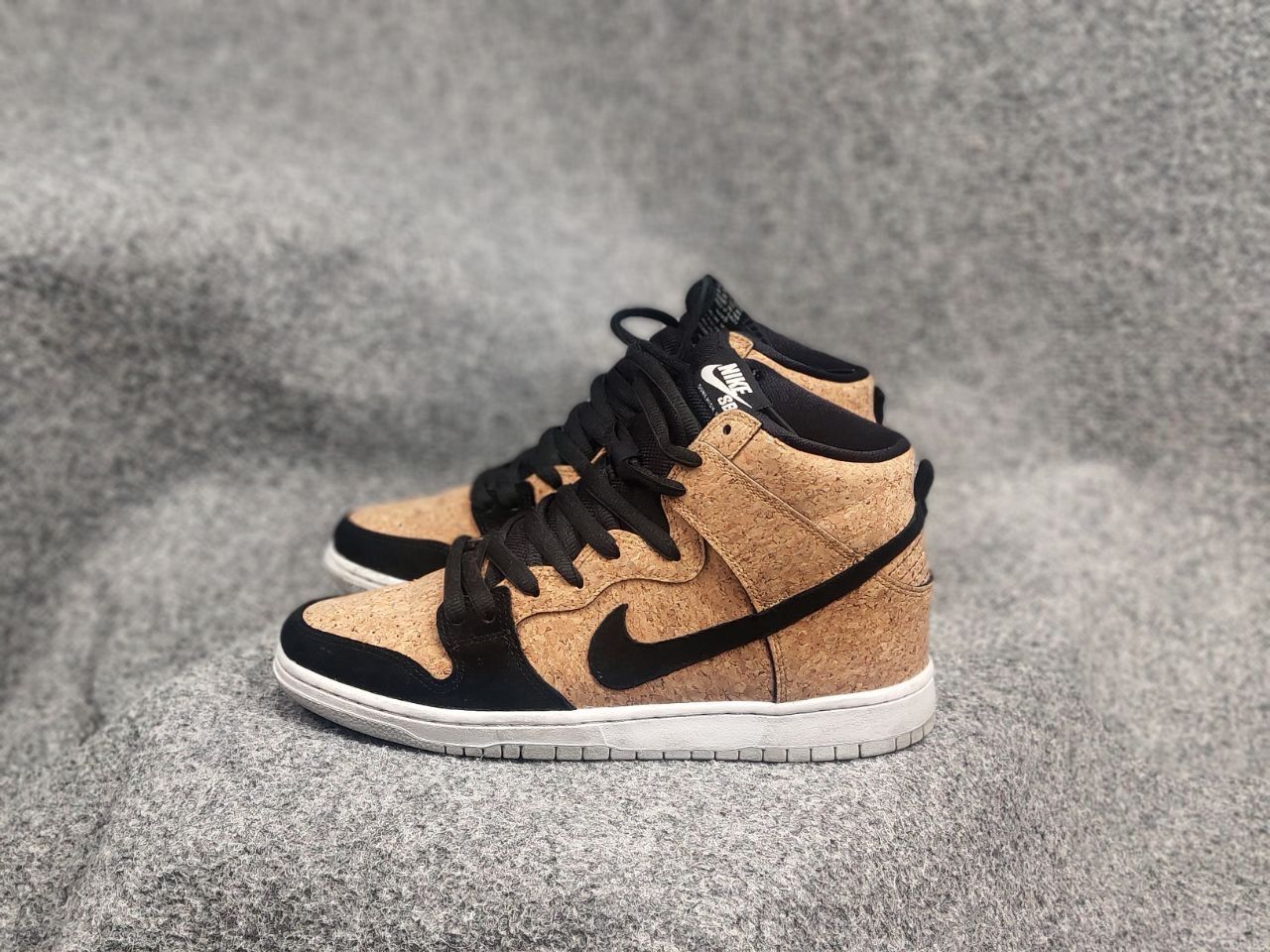 Nike Rare Nike SB Dunk High Premium SB Cork Authentic Sneakers Size US 10 / EU 43 - 11 Thumbnail