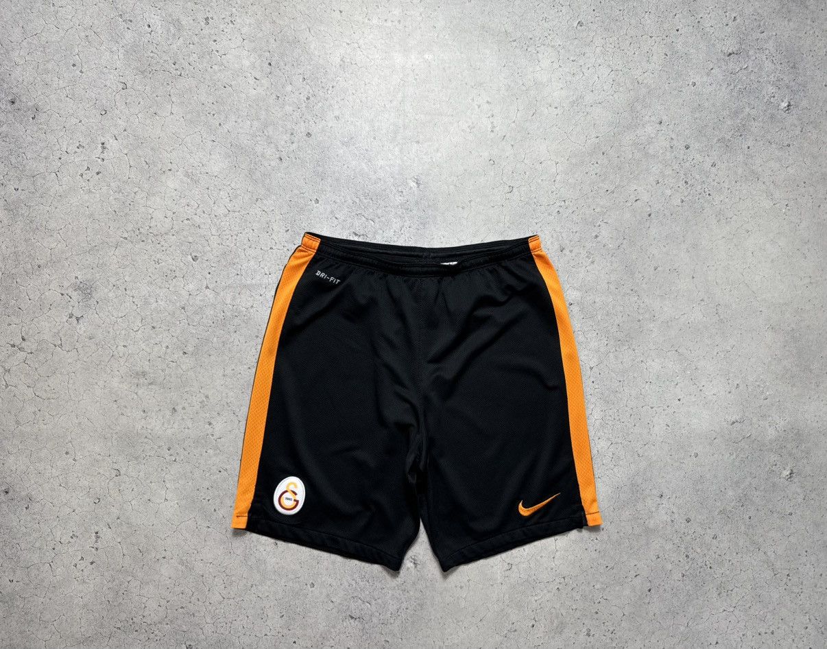 Nike Nike FC Galatasaray Vintage Football Black Shorts Soccer Size US 32 / EU 48 - 1 Thumbnail