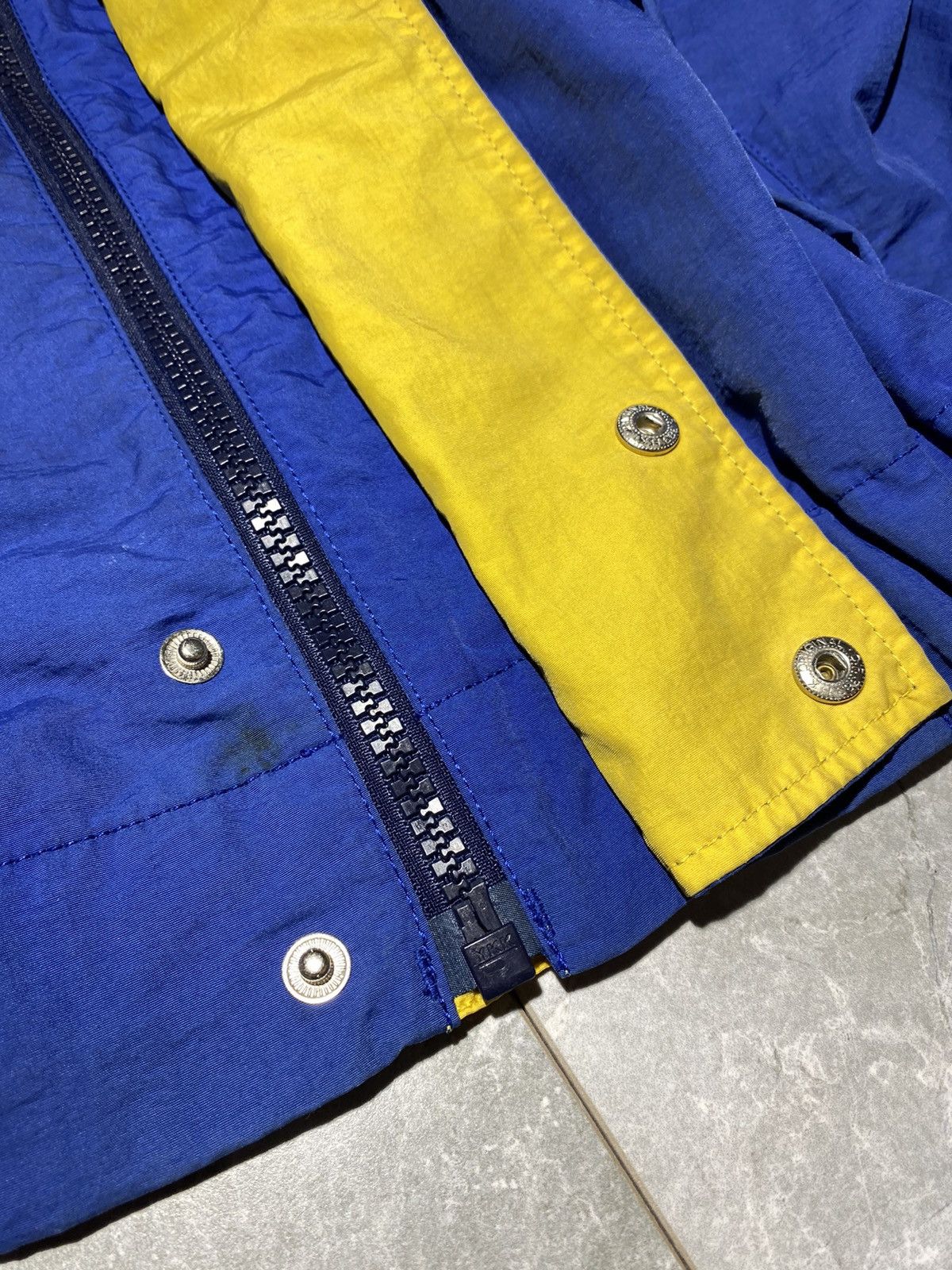 Tommy Hilfiger × Vintage Vintage Tommy Hilfiger Windbreaker Jacket Size US M / EU 48-50 / 2 - 11 Thumbnail