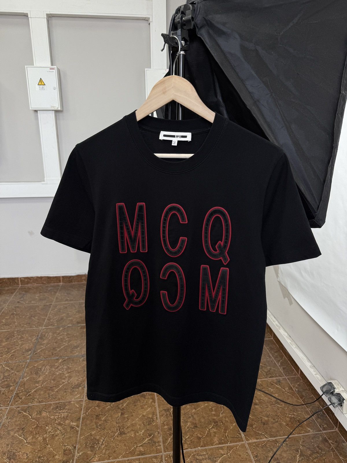 Alexander McQueen 🇮🇹 Alexander McQueen London Rare T-Shirt Retro Hype Y2K Size US M / EU 48-50 / 2 - 1 Thumbnail