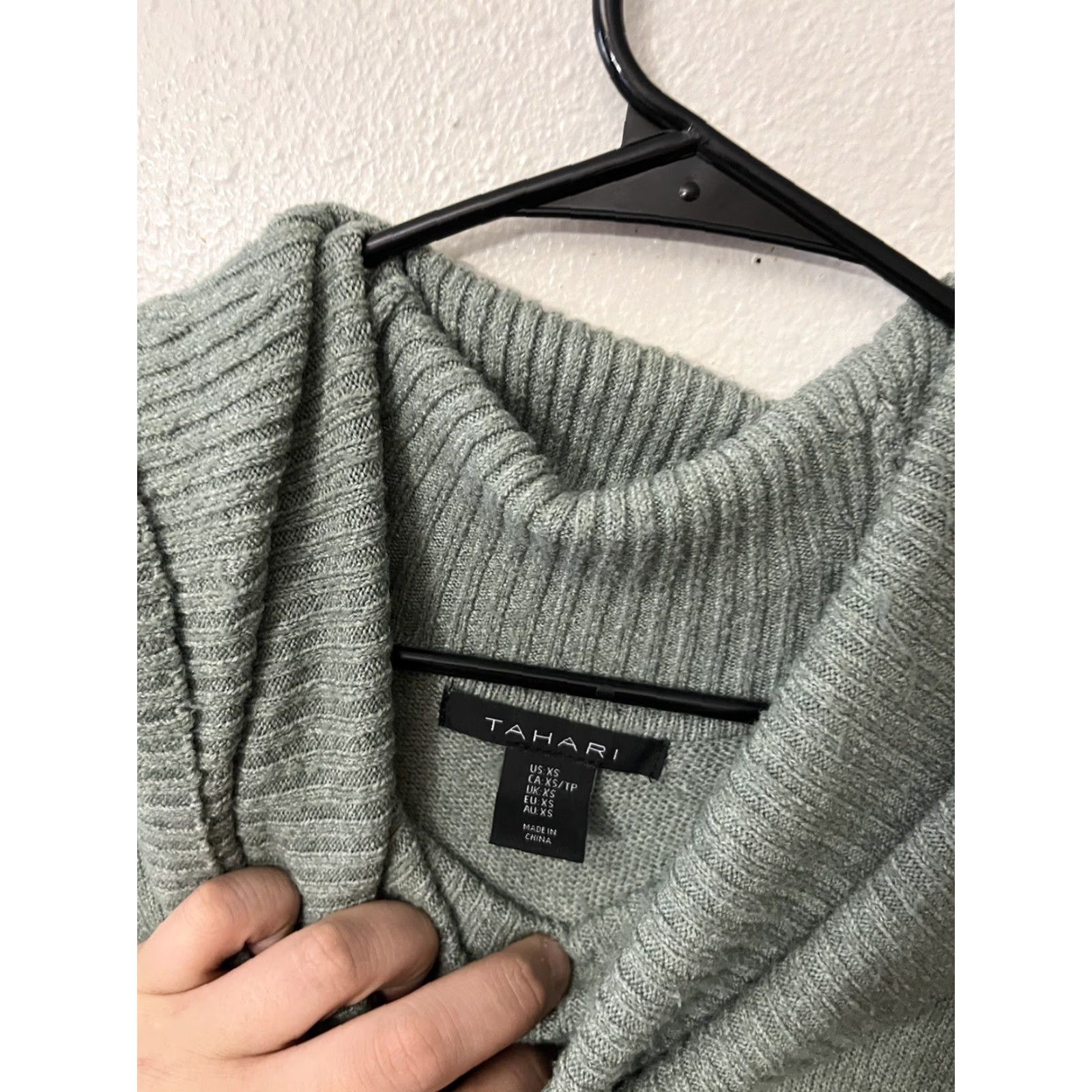 Vintage Tahari Women’s Cowl Neck Sweater Size XS Green Polyester Blend Size XS / US 0-2 / IT 36-38 - 2 Thumbnail