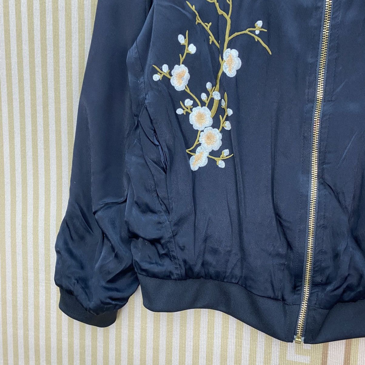 Zara 🫶 Zara Woman embroidered Bird Detailing satin bomber jacket Size M / US 6-8 / IT 42-44 - 4 Thumbnail