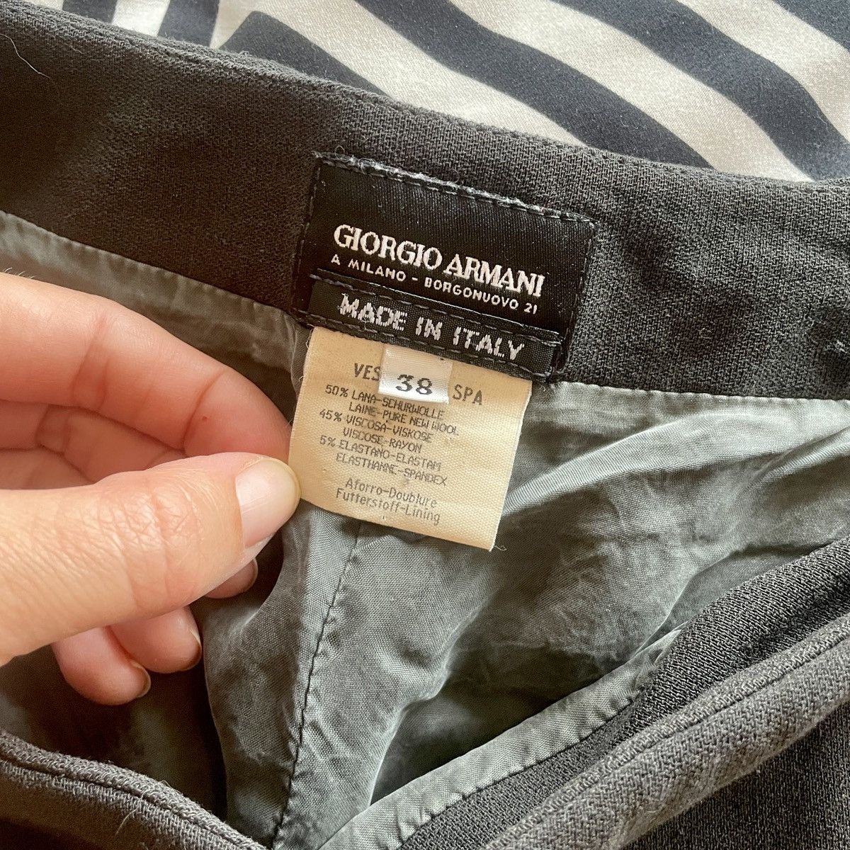 Giorgio Armani 90s vintage Georgio Armani dark grey skirt sz S (38 euro) Size 26" / US 2 / IT 38 - 1 Thumbnail