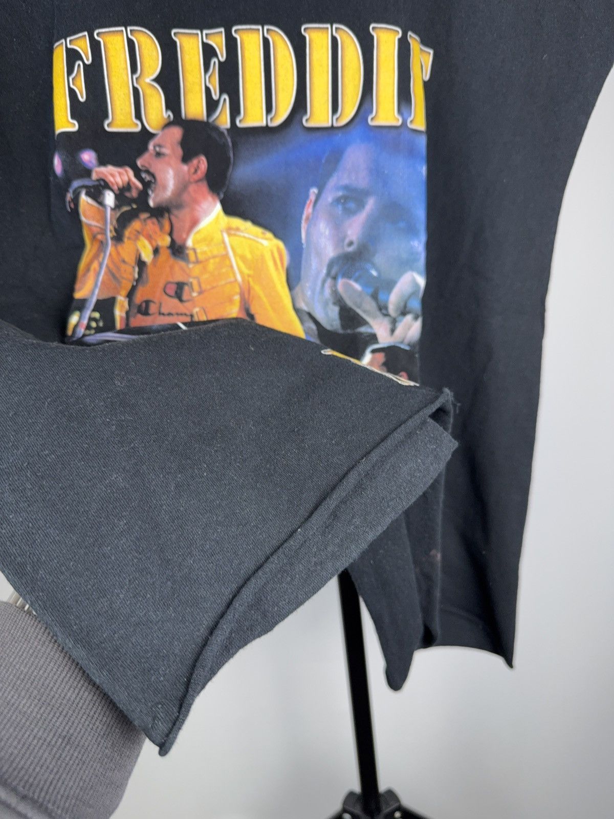 Vintage 2019 Freddie Mercury Official Band Tee Cut Off Graphic XL Size US XL / EU 56 / 4 - 9 Thumbnail