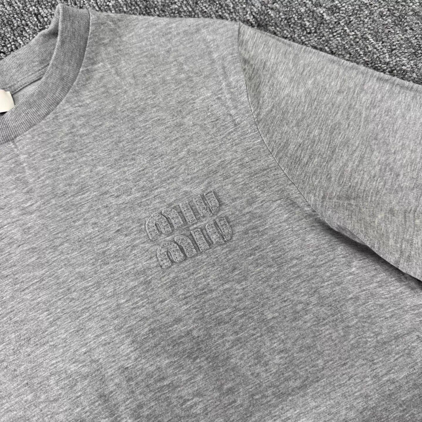 Miu Miu MIU MIU Gray Logo Short Sleeve T-Shirt M 99 New Size M / US 6-8 / IT 42-44 - 4 Thumbnail