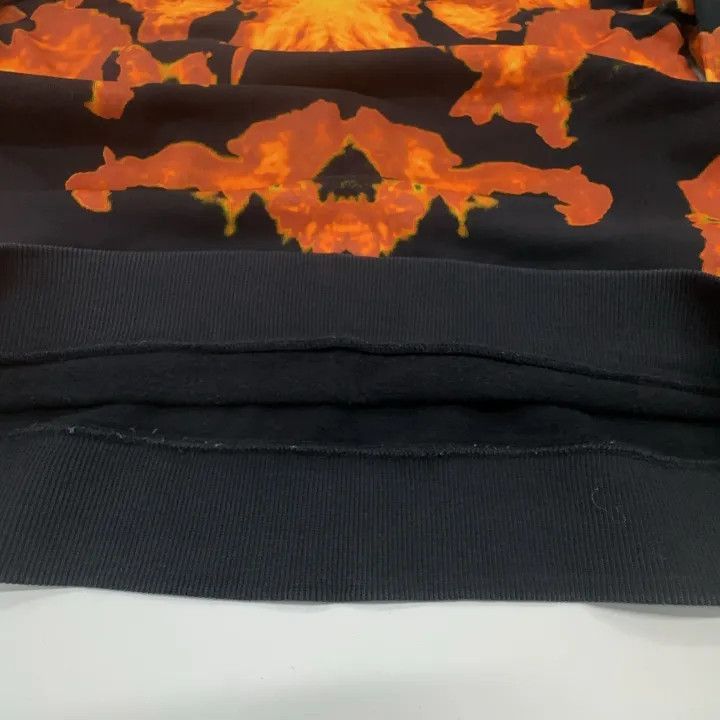 Givenchy Givenchy Givenchy SS23 Printed Long Sleeve Sweatshirt -250 Size US S / EU 44-46 / 1 - 7 Thumbnail