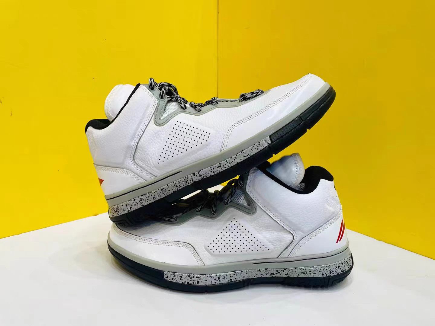 Li-Ning Li-Ning Way of Wade 1 305 White Gray K15 Size US 11 / EU 44 - 4 Thumbnail