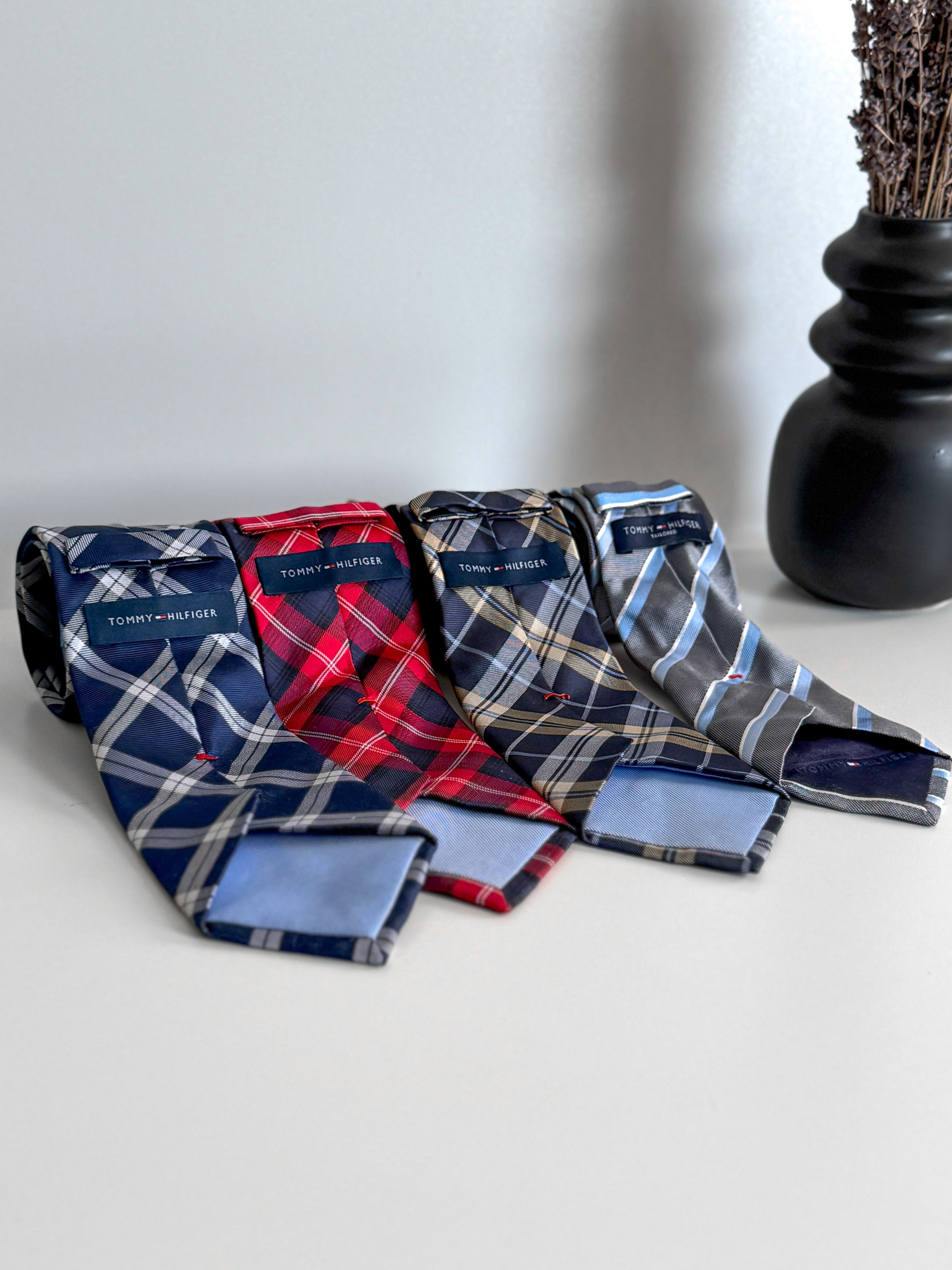 Tommy Hilfiger Tommy Hilfiger 4x Vintage Silk Cravats Made in Italy Size ONE SIZE - 1 Thumbnail