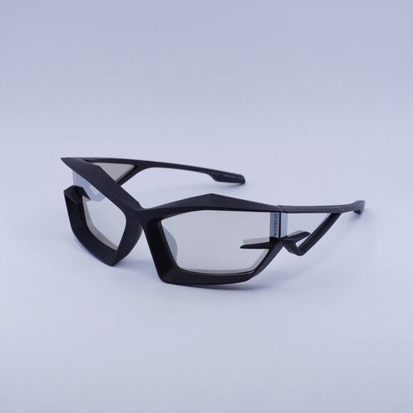 Givenchy Givenchy GV40049I 02C Sunglasses Matte Black Geometric Frame Size ONE SIZE - 3 Thumbnail