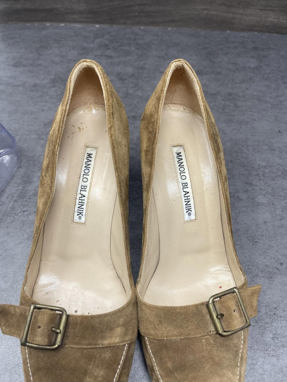 Manolo Blahnik Manolo Blahnik Heels Womens Size 8.5 (39.5) Brown Suede Size US 8.5 / IT 38.5 - 9 Thumbnail