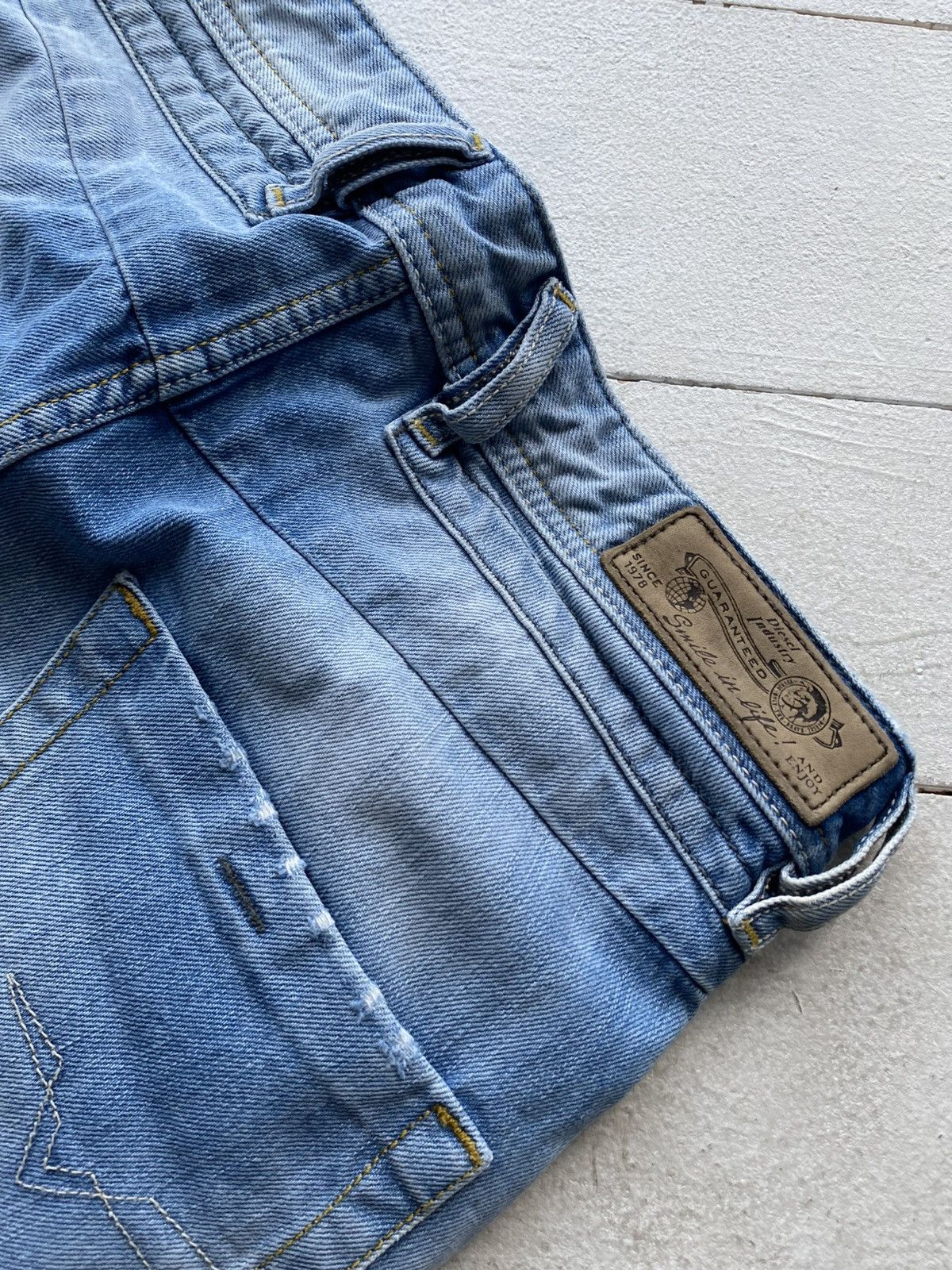 Diesel Luxury Diesel Butler Slim Tapered Y2K Denim Jeans W27 L32 Size US 27 - 10 Thumbnail