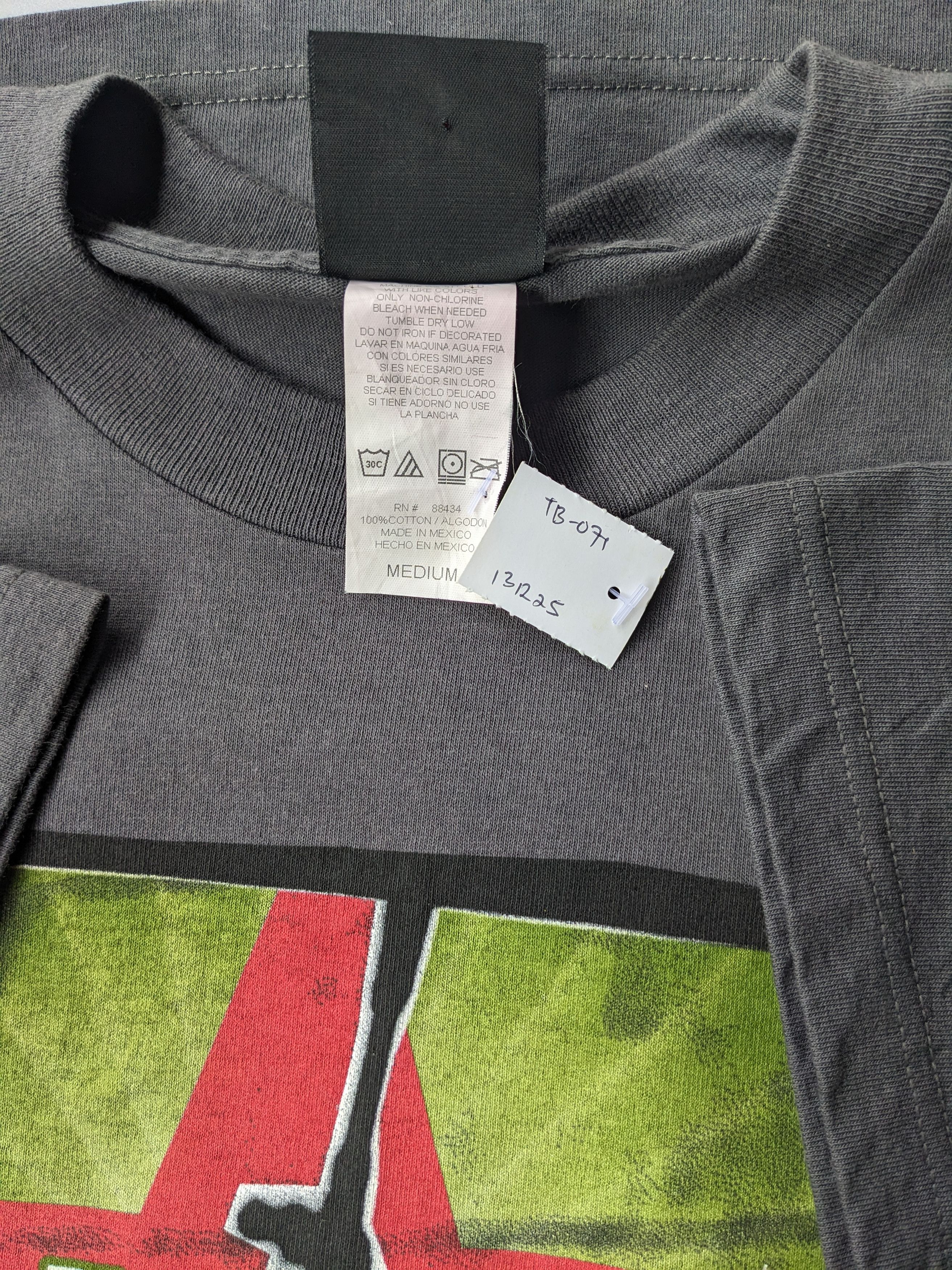 Rage Against The Machine Vintage 2000 Rage Againt The Machine distressed shirt Size US M / EU 48-50 / 2 - 9 Thumbnail
