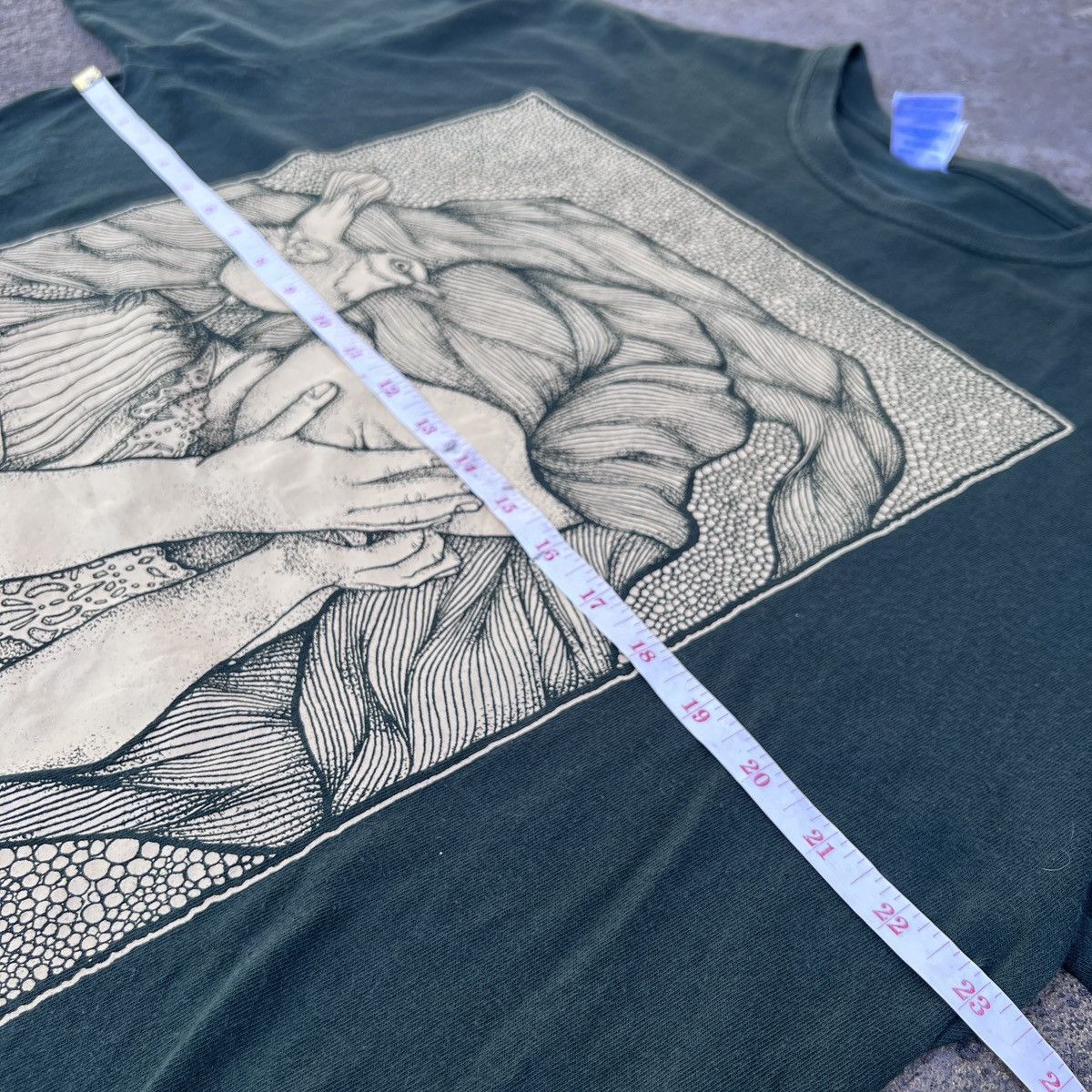 Vintage Vintage Y2K CONTINENTS Girl Art Tee XL Streetwear Graphics Size US XL / EU 56 / 4 - 8 Thumbnail