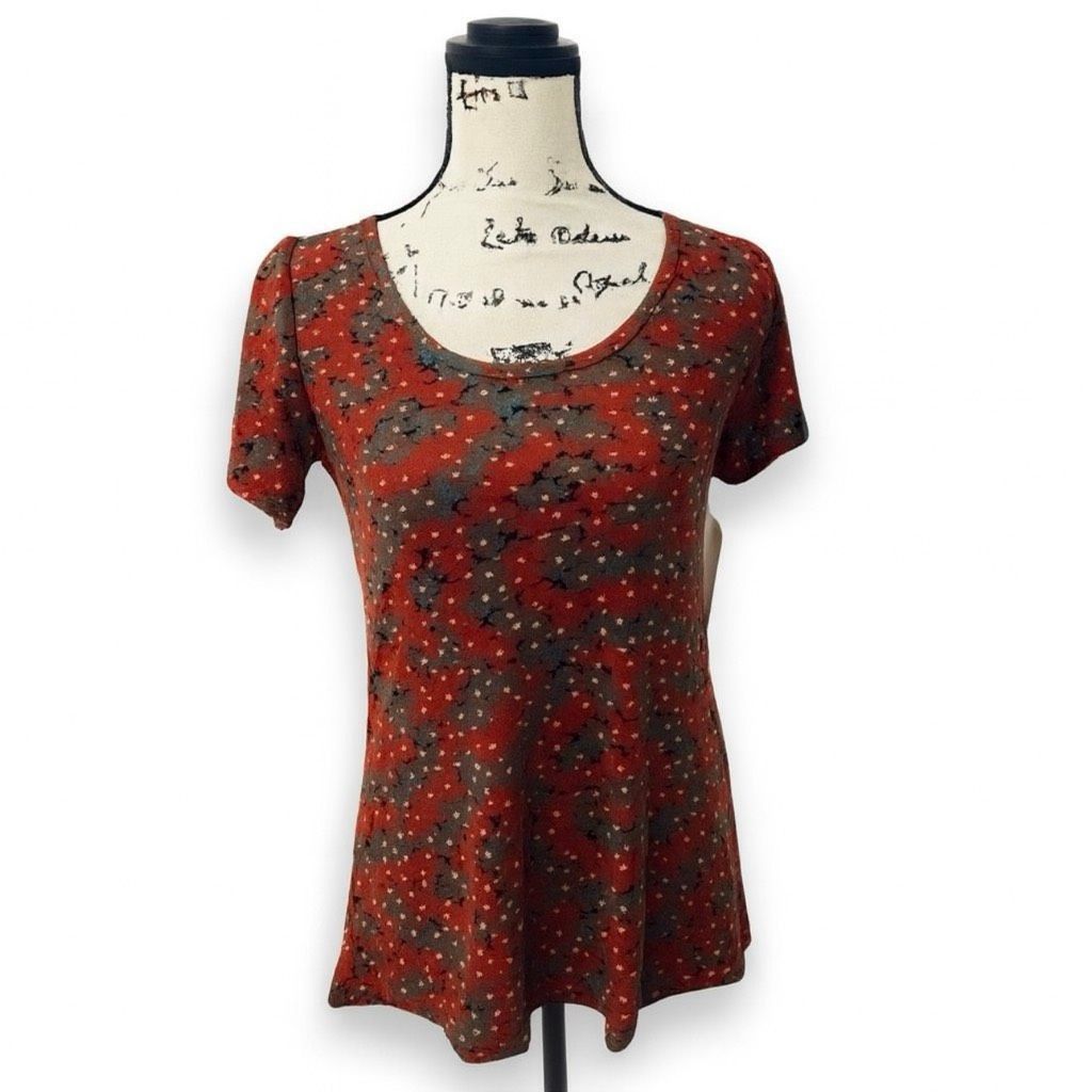 Other LuLaRoe Red Green Floral Print Scoop Neck Short Sleeve Top W Size XS / US 0-2 / IT 36-38 - 1 Thumbnail