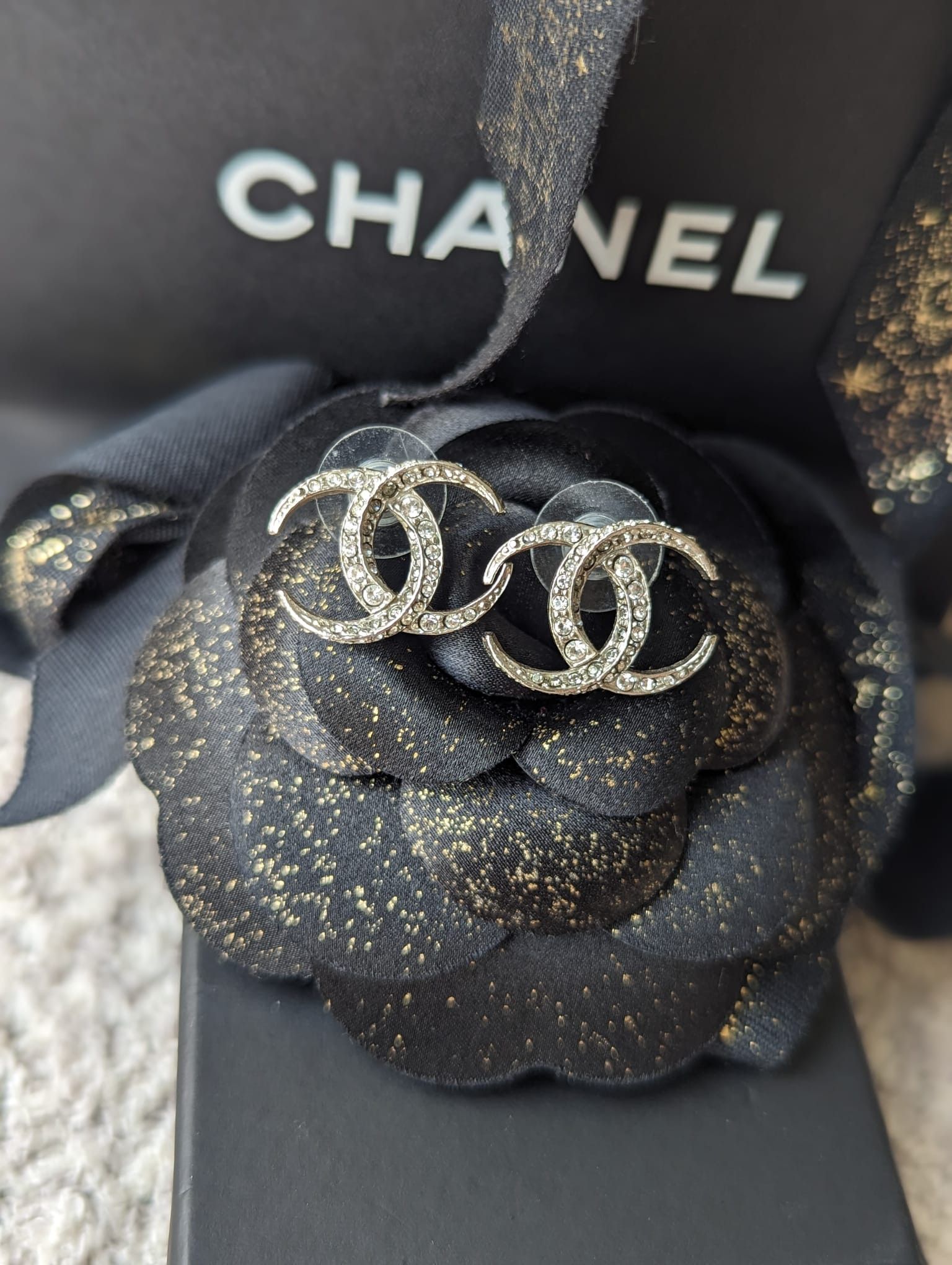 Chanel Chanel CC B15C Logo Dubai Moon Crystal SHW Earrings Box Size ONE SIZE - 9 Thumbnail