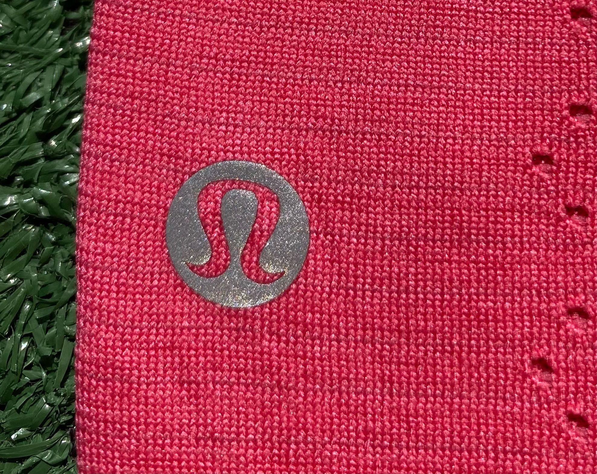 Lululemon Lululemon Glossy Breeze By Pink Perforated Muscle Tank Top 6 Size M / US 6-8 / IT 42-44 - 5 Thumbnail