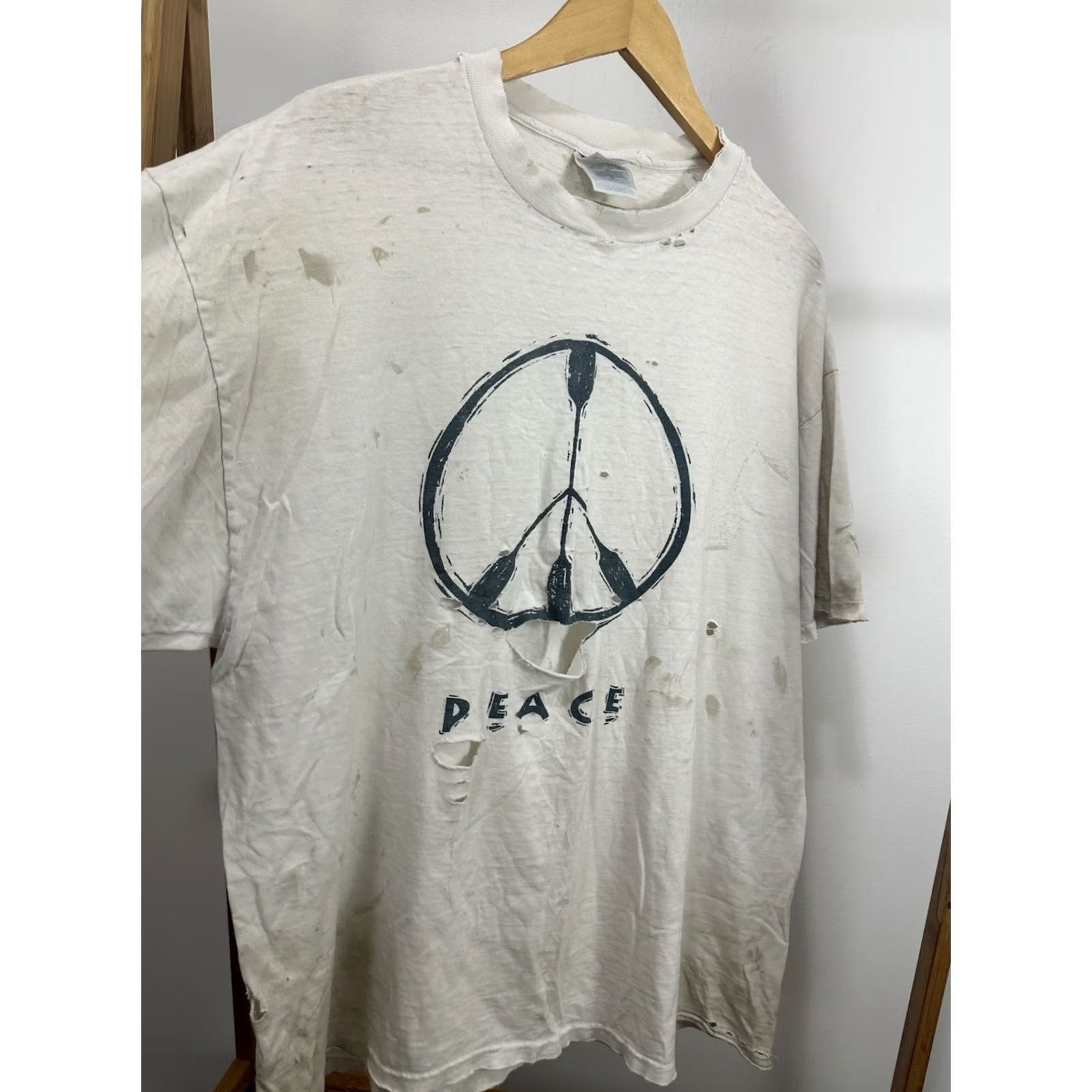 Hanes VINTAGE Hanes T-Shirt Peace Sign Distressed White XL Mens Shirt Large Distressedfest Grunge 90s Style Size US XL / EU 56 / 4 - 5 Thumbnail