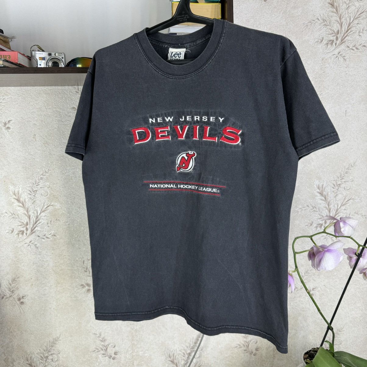 Lee × NHL × Vintage New Jersey Devils T shirt 90s Lee Sport NHL Hockey L Black Size US L / EU 52-54 / 3 - 7 Thumbnail