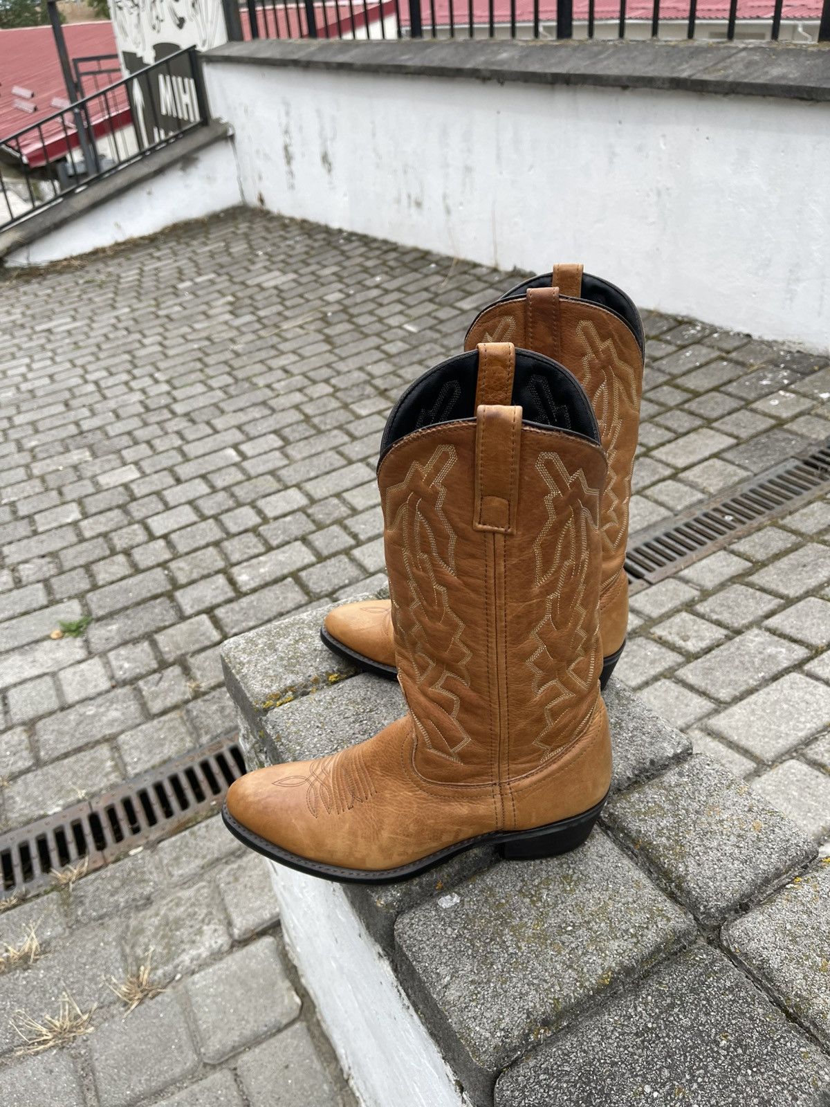 Cowboy Equipment Vintage Laredo Oxblood Red Leather Cowboy Boots Size 8 Size US 8 / EU 41 - 5 Thumbnail