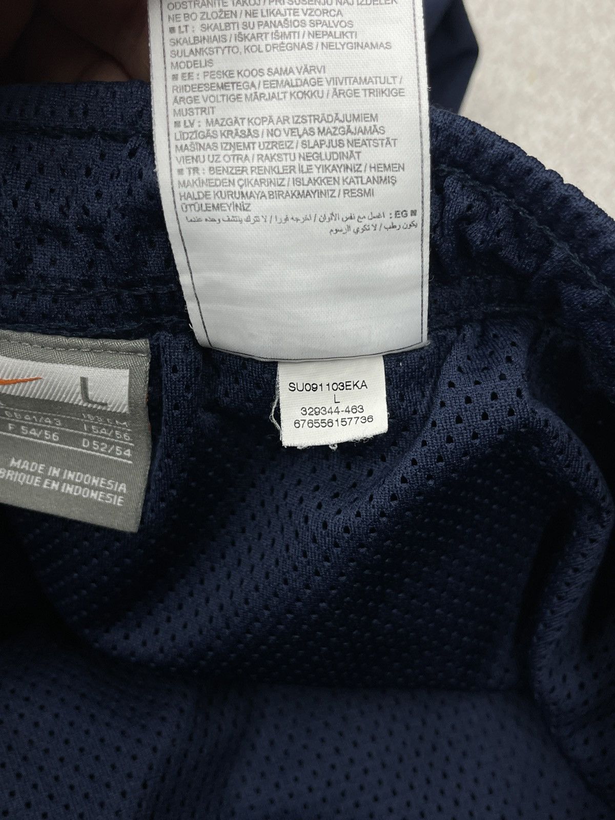 Nike Vintage Nike Nylon Sweatpants Navy Drill Y2K ACG TN Size US 34 / EU 50 - 13 Thumbnail