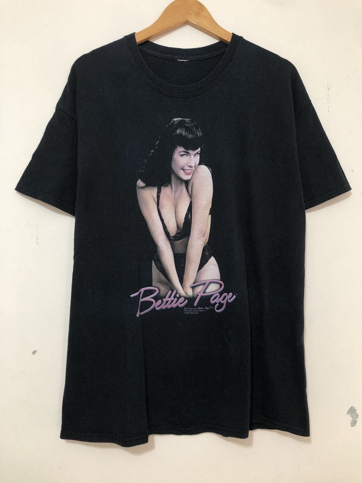 Vintage Betty Page T-Shirt Size US XL / EU 56 / 4 - 1 Thumbnail