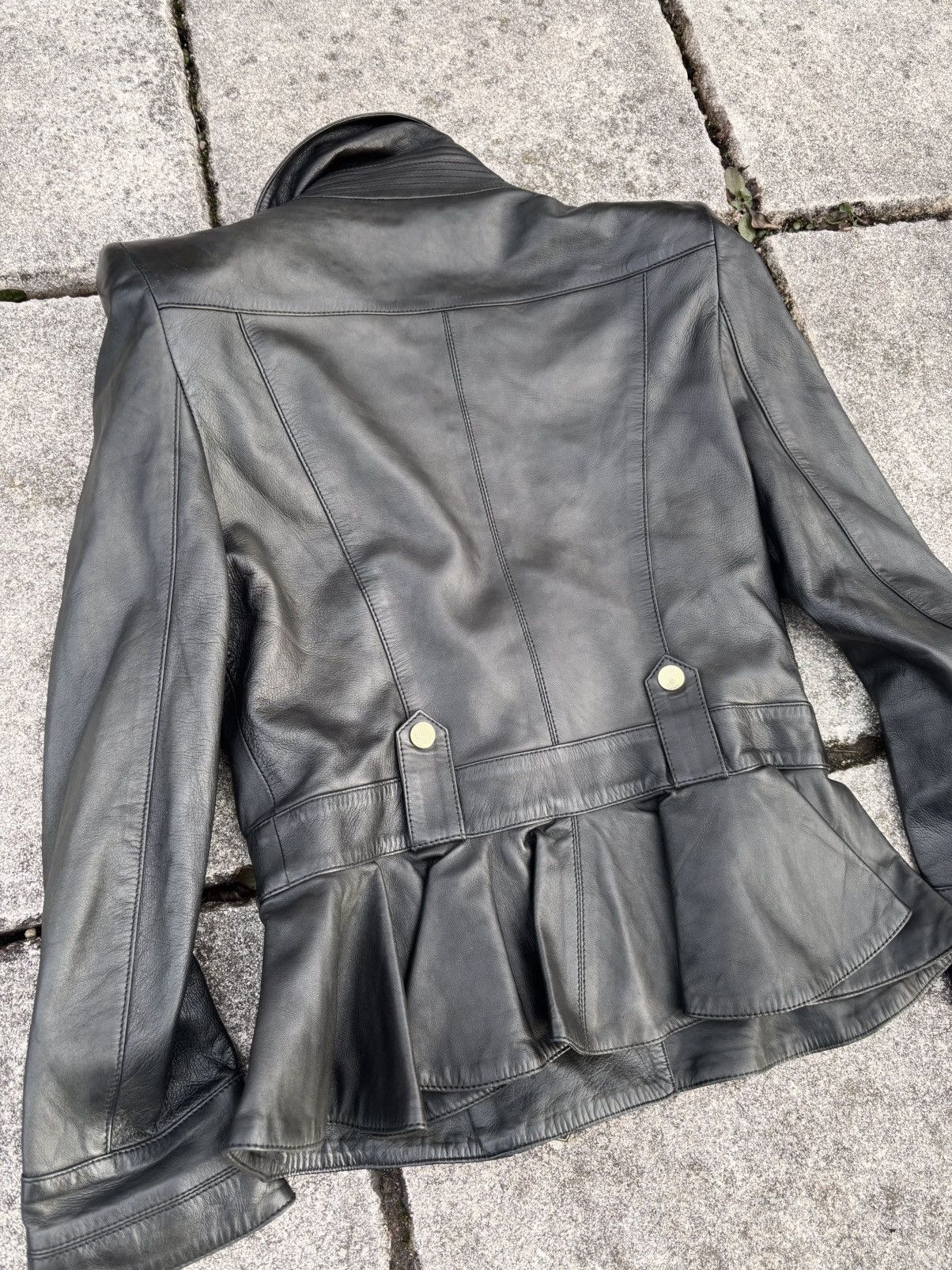 Alexander McQueen Vintage Alexander McQueen cropped leather biker jacket Size S / US 4 / IT 40 - 6 Thumbnail