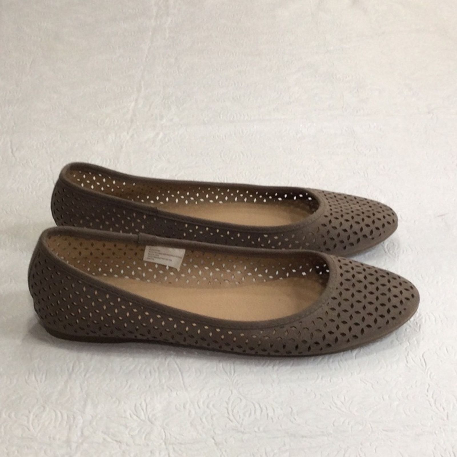 Other Universal Thread Boho Eyelet Cut Out Tan Flats Size 10 Size US 10 / IT 40 - 4 Thumbnail