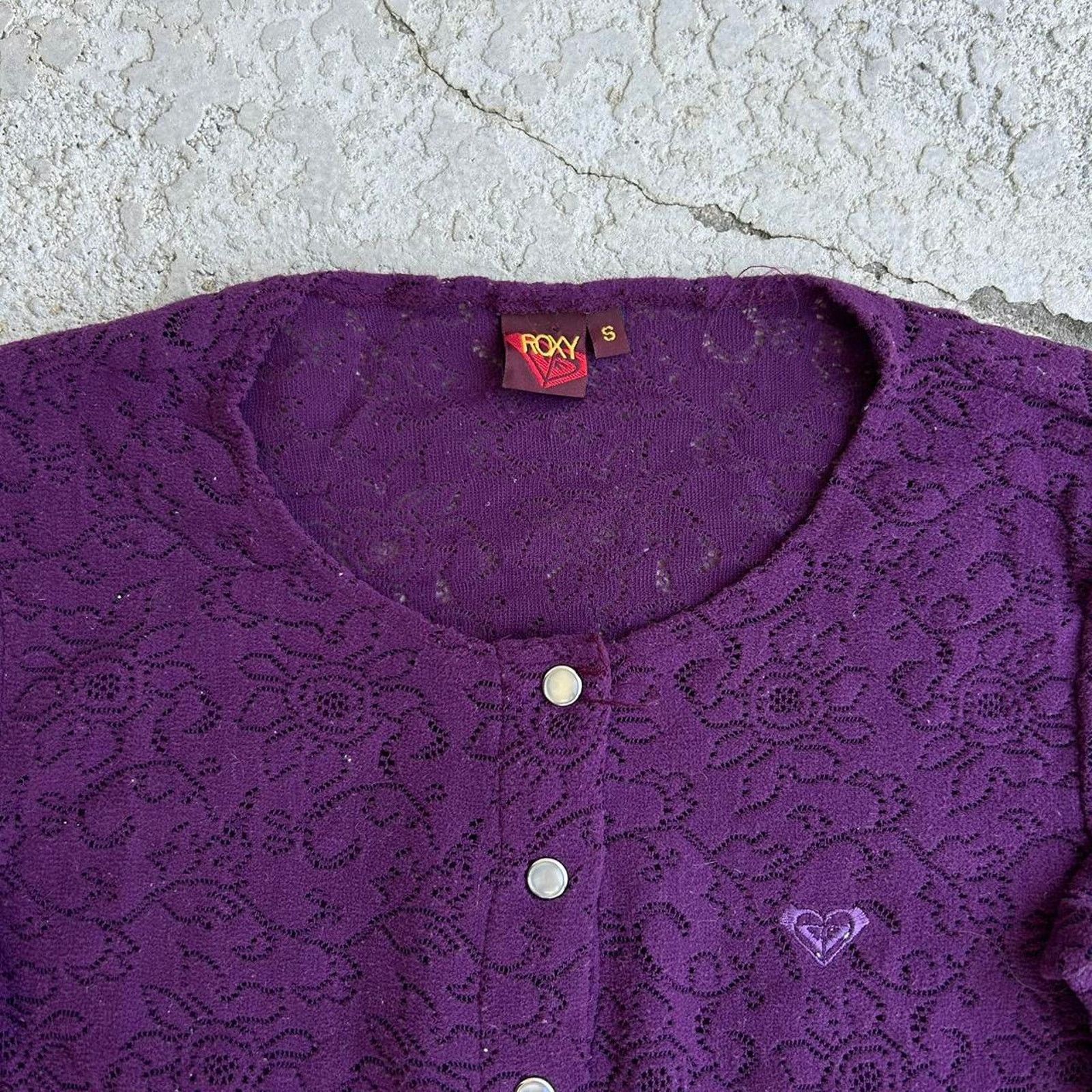 Vintage Vintage Y2K Roxy Purple Lace Patterned Longsleeve. Sz S Size S / US 4 / IT 40 - 4 Thumbnail