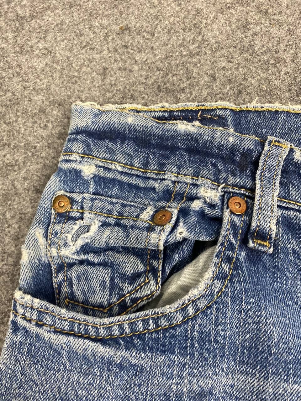 Levi's vintage levis 550 relaxed tapered distressed denim Size US 33 - 11 Thumbnail